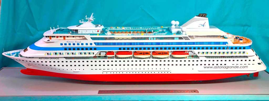 Это сложное устройство преобразует химическую энергию топлива в механическую работу, создавая тягу. Макеты, подобные этому, предназначены для обучения, исследования и тестирования различных компонентов и систем двигателя.