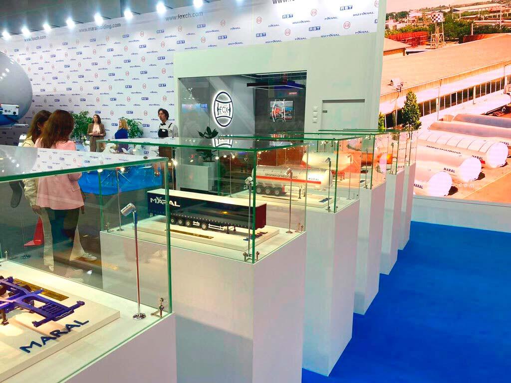 Представляем вашему вниманию потрясающий макет легендарного КАМАЗа, специально оборудованного для перевозки сжиженного газа! Этот не просто уменьшенная копия – это произведение искусства, идеально подходящее для ценителей масштабных моделей, коллекционеров грузовиков и всех, кто ценит качество и детализацию.