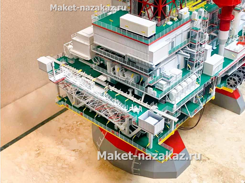 На фотографии представлен макет оранжевого полуприцепа с 12 колесами, выполненный с высокой детализацией. Полуприцеп имеет аккуратные линии и реалистичную отделку, что подчеркивает его предназначение для выставки. Фон изображения ненавязчивый, что позволяет сосредоточиться на модели техники.