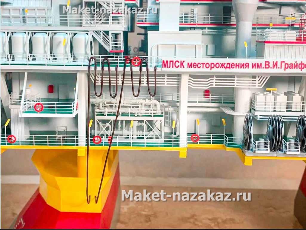 На изображении показана макет пожарного автомобиля с лестницей и шлангом для противообледенительной обработки воздушных судов. Обеспечивает удаление с воздушного судна снежного и ледяного отложения, обработку его поверхности противообледенительной жидкостью и нагрев воды до рабочего состояния 80