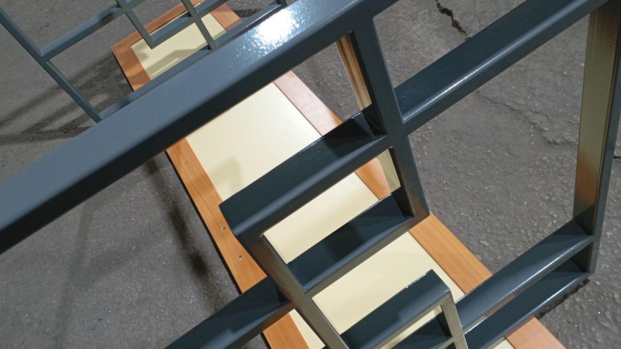 Подстолье лофт после нанесения полимерной карски