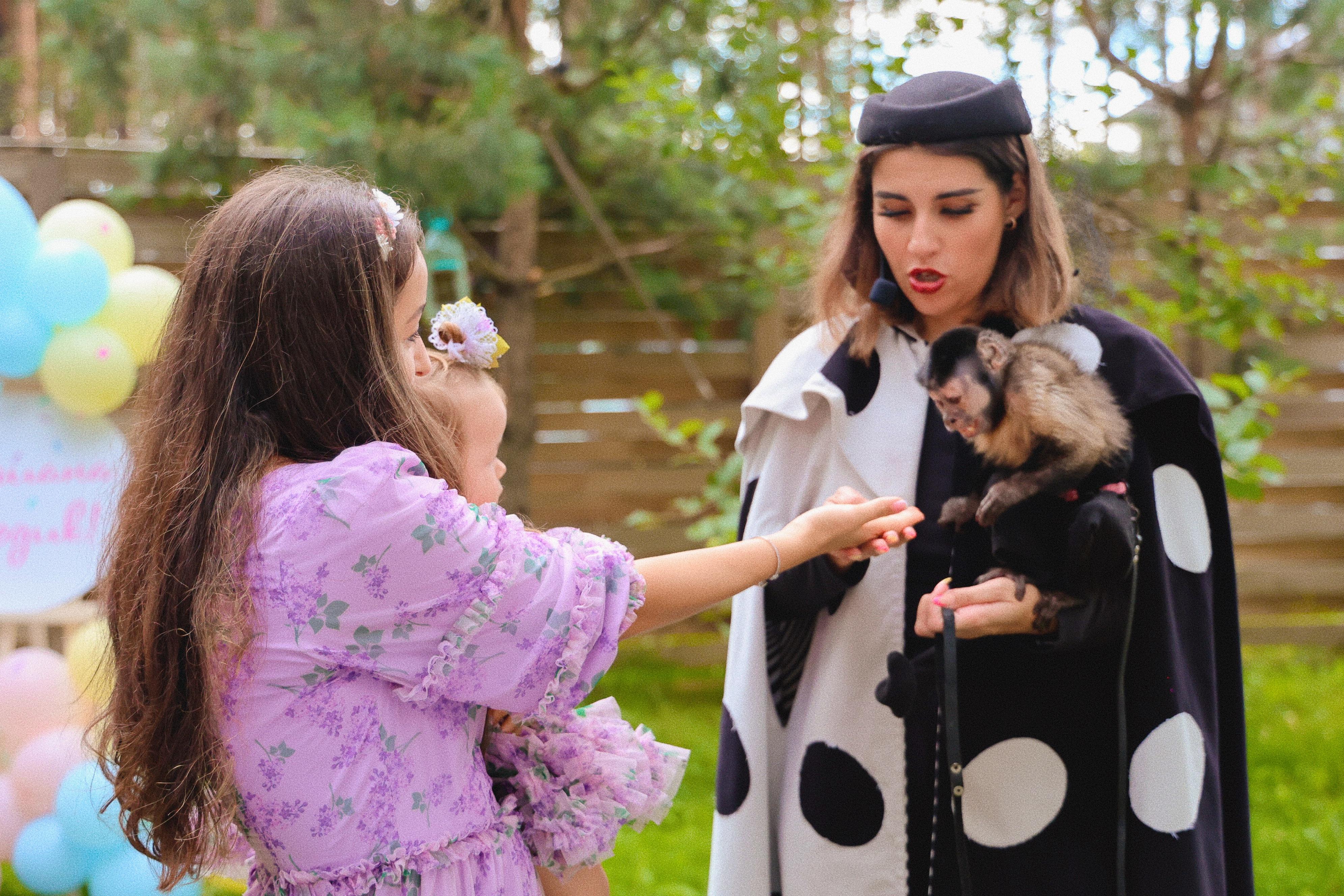 Шоу с обезьянкой