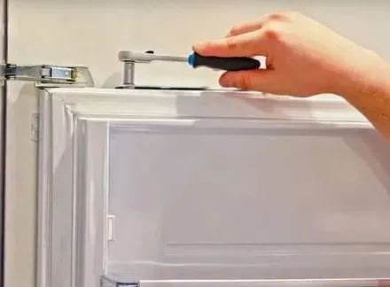 Цены на регулировку дверей встроенных холодильников