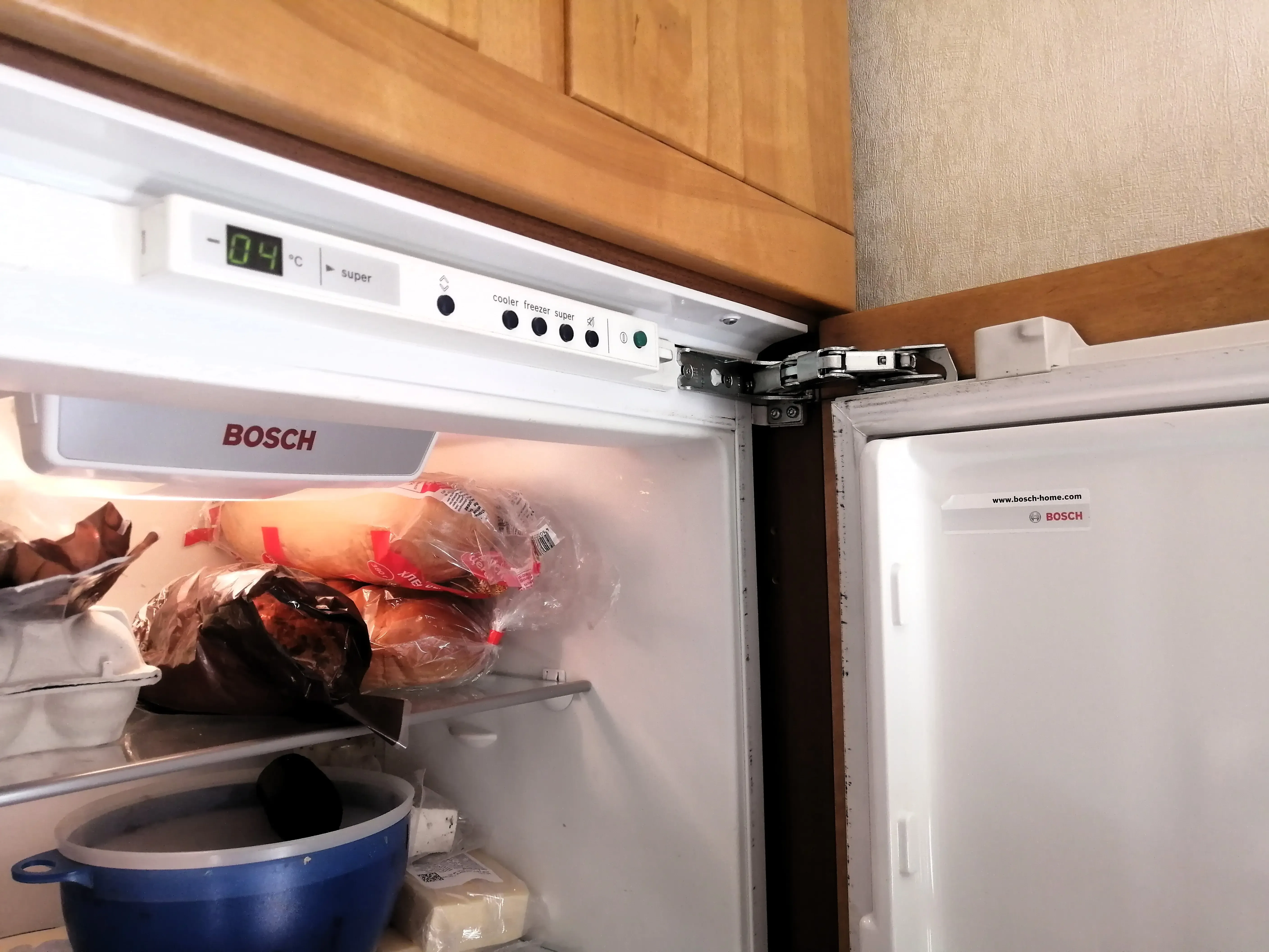 Ремонт двери встроенного холодильника Bosch