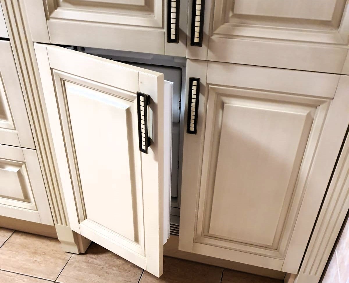 Замена петли Hettich морозильной камере Замена петли Hettich 3904/3903 на морозильной камере холодильника Side by Side