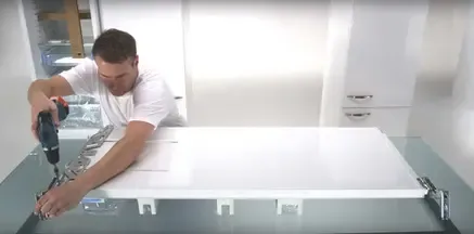 Ремонт по замене петель встроенного холодильника Siemens