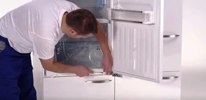 Услуги по ремонту двери встроенного холодильника