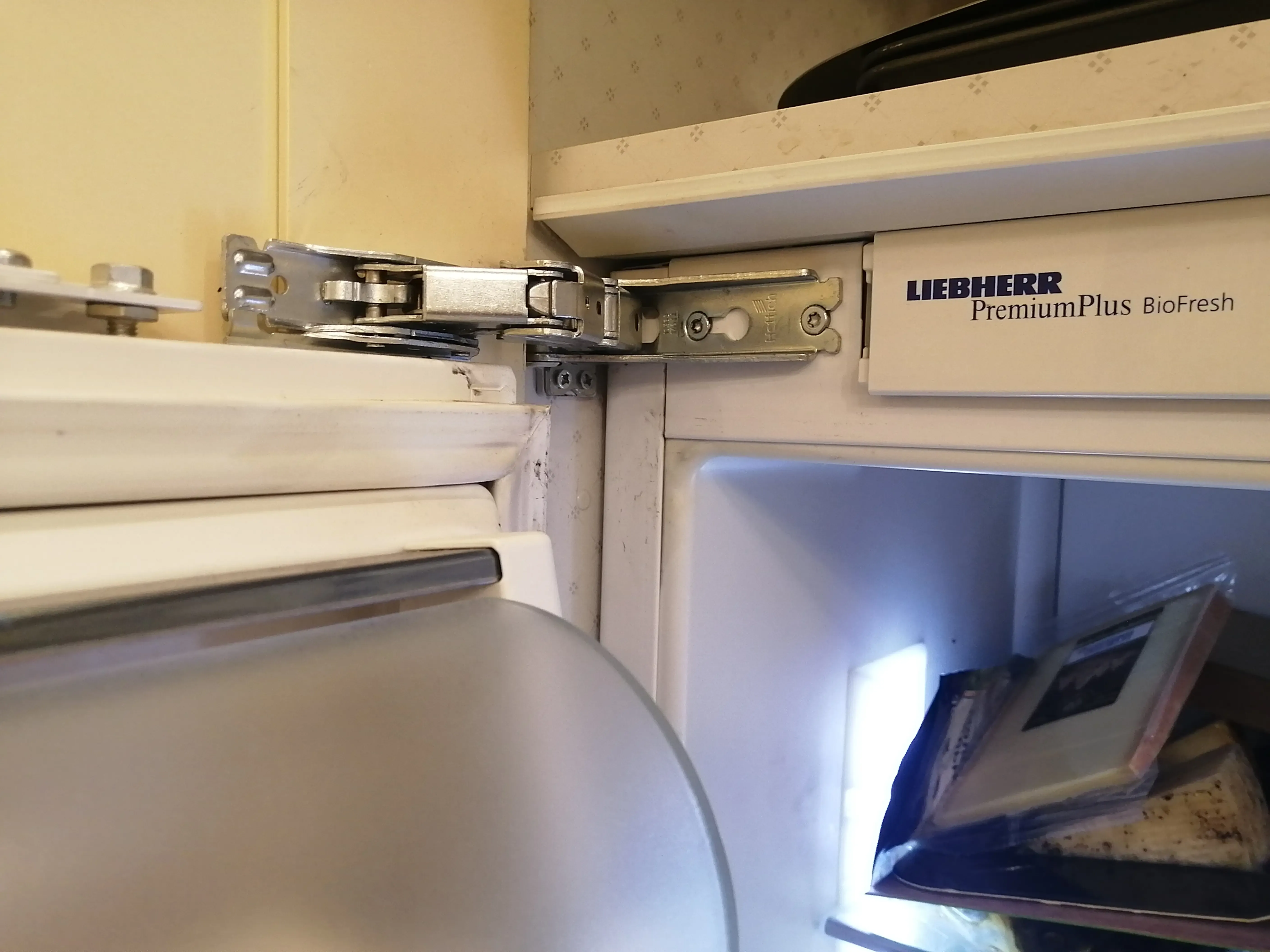 замена петель встроенного холодильника  Liebherr, Либхер отзыв клиента 