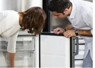 Испортился уплотнитель встроенного холодильника