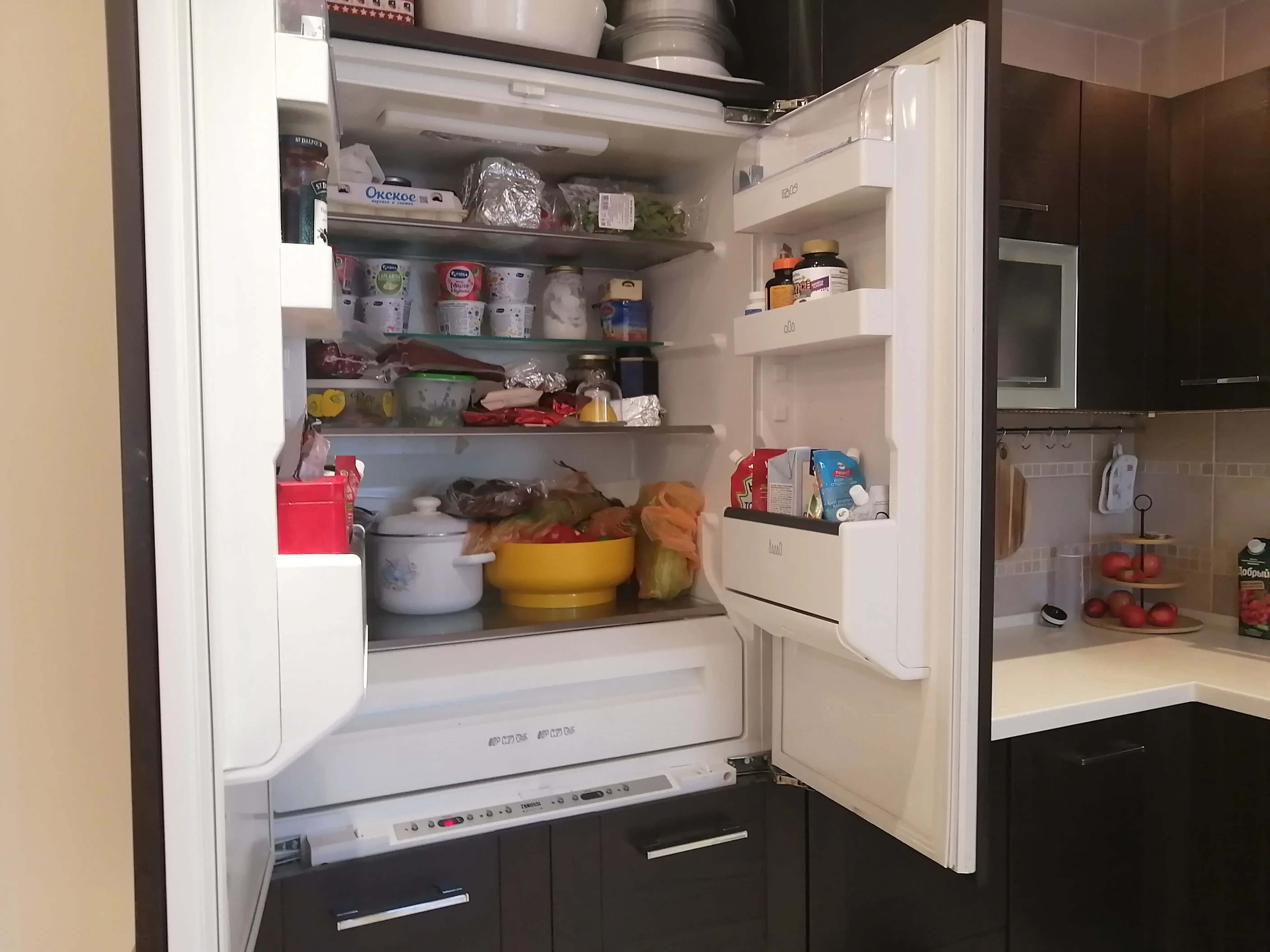 Ремонт двери встроенного холодильника Side by Side Electrolux