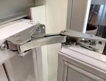 цены на замену петель Ingol встроенных холодильников