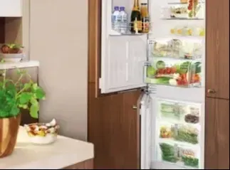 Почему не закрывается дверь встроенного холодильника?