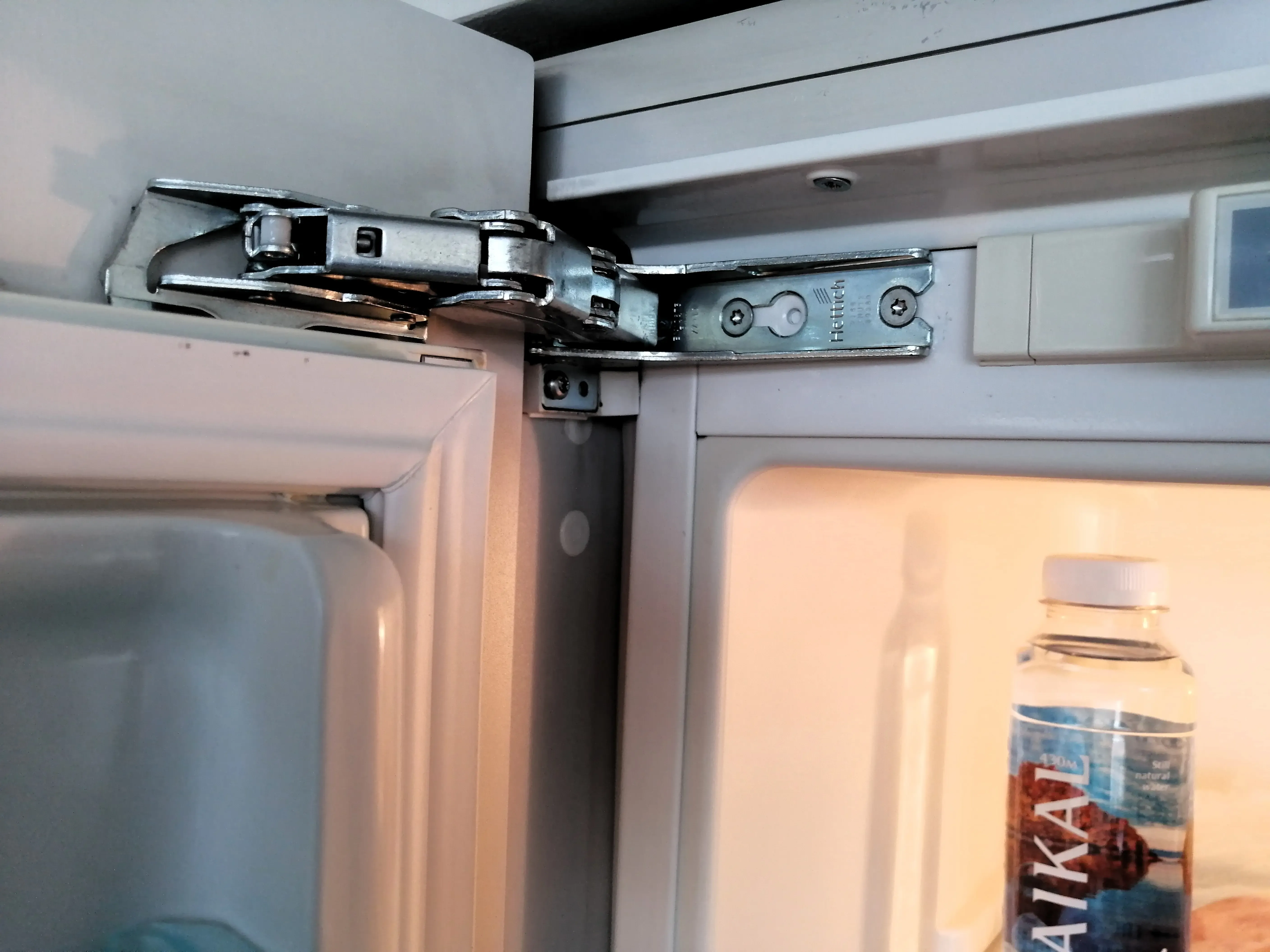 Замена петель Hettich Оригинал встроенных холодильников Siemens, Сименс