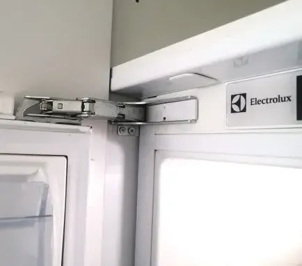 Замена петель встроенного холодильника Electrolux, Электролюкс отзыв клиента 