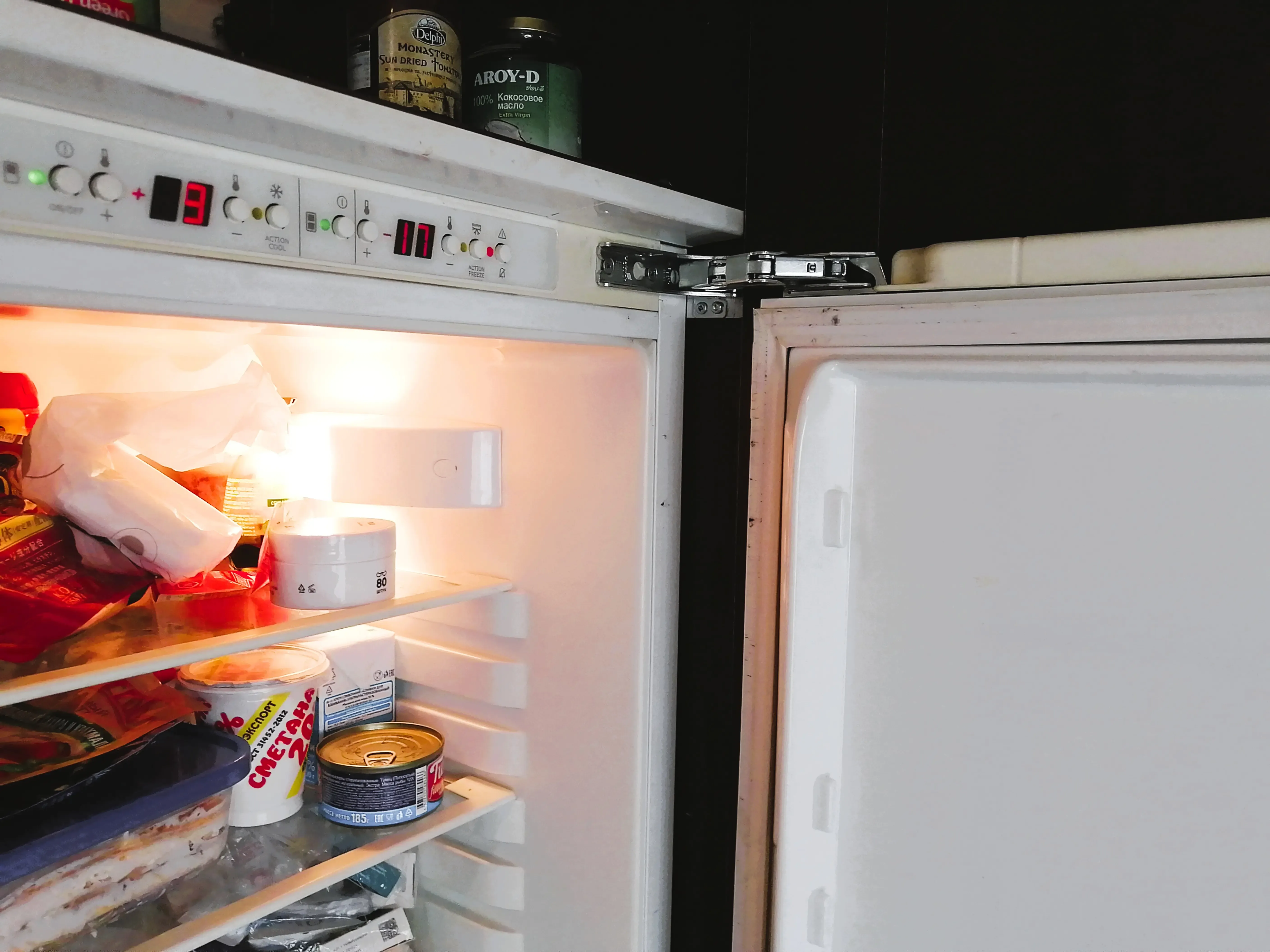 Замена петель встроенный холодильник Electrolux