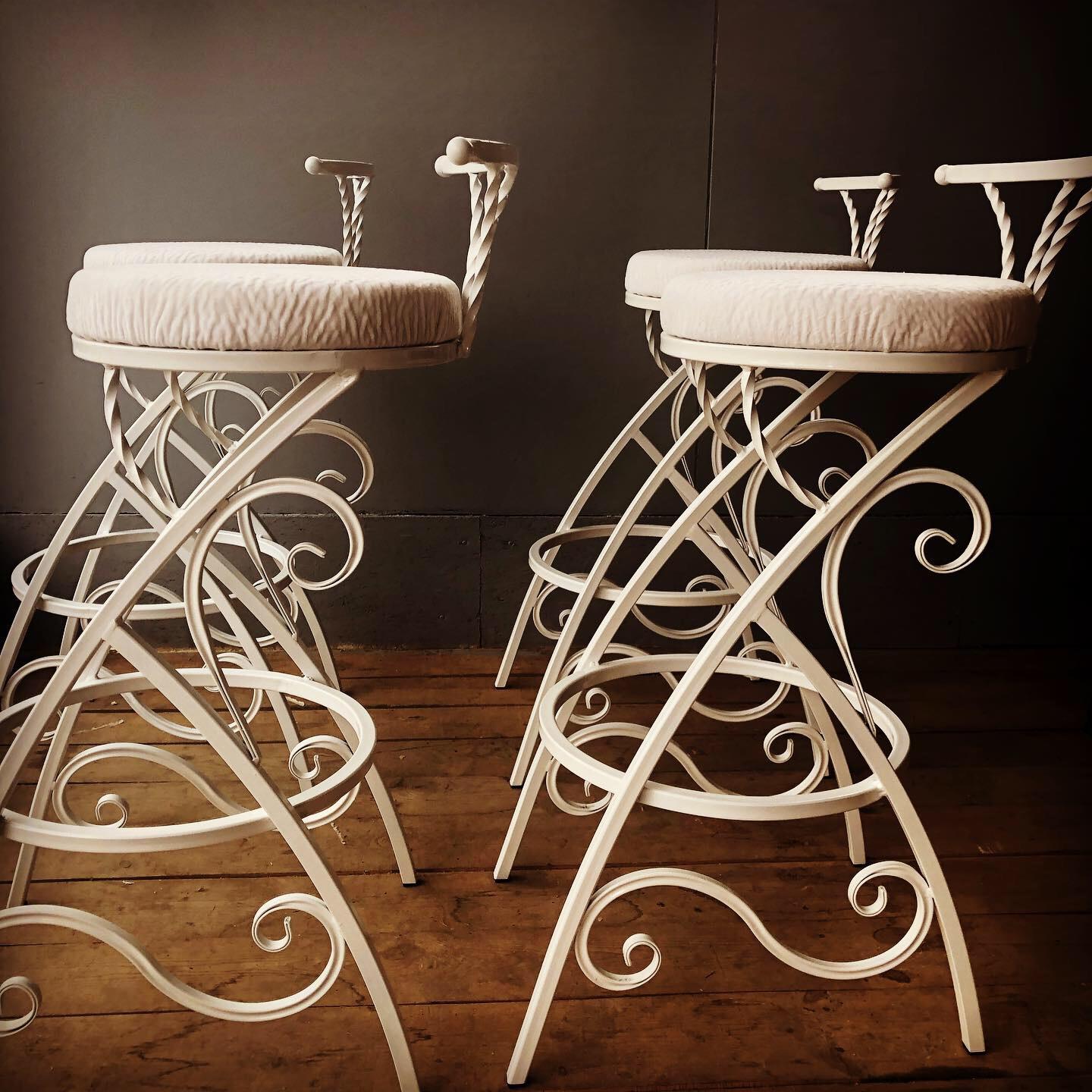 Козырьки над крыльцом с поликарбонатом в Тюмени