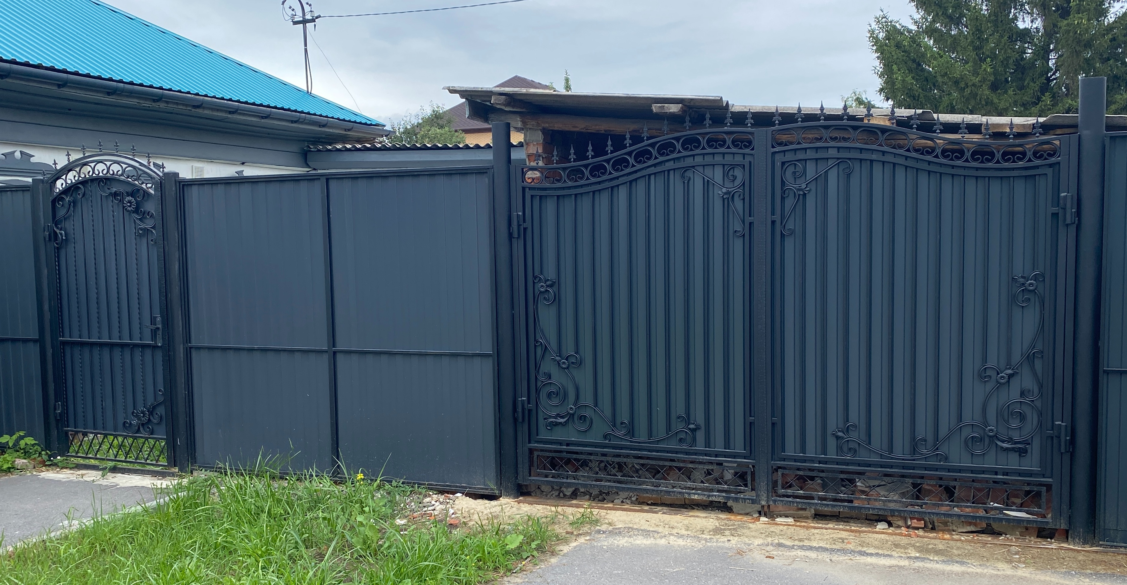 кованые ворота с листовым металлом на заказ в тюмени 