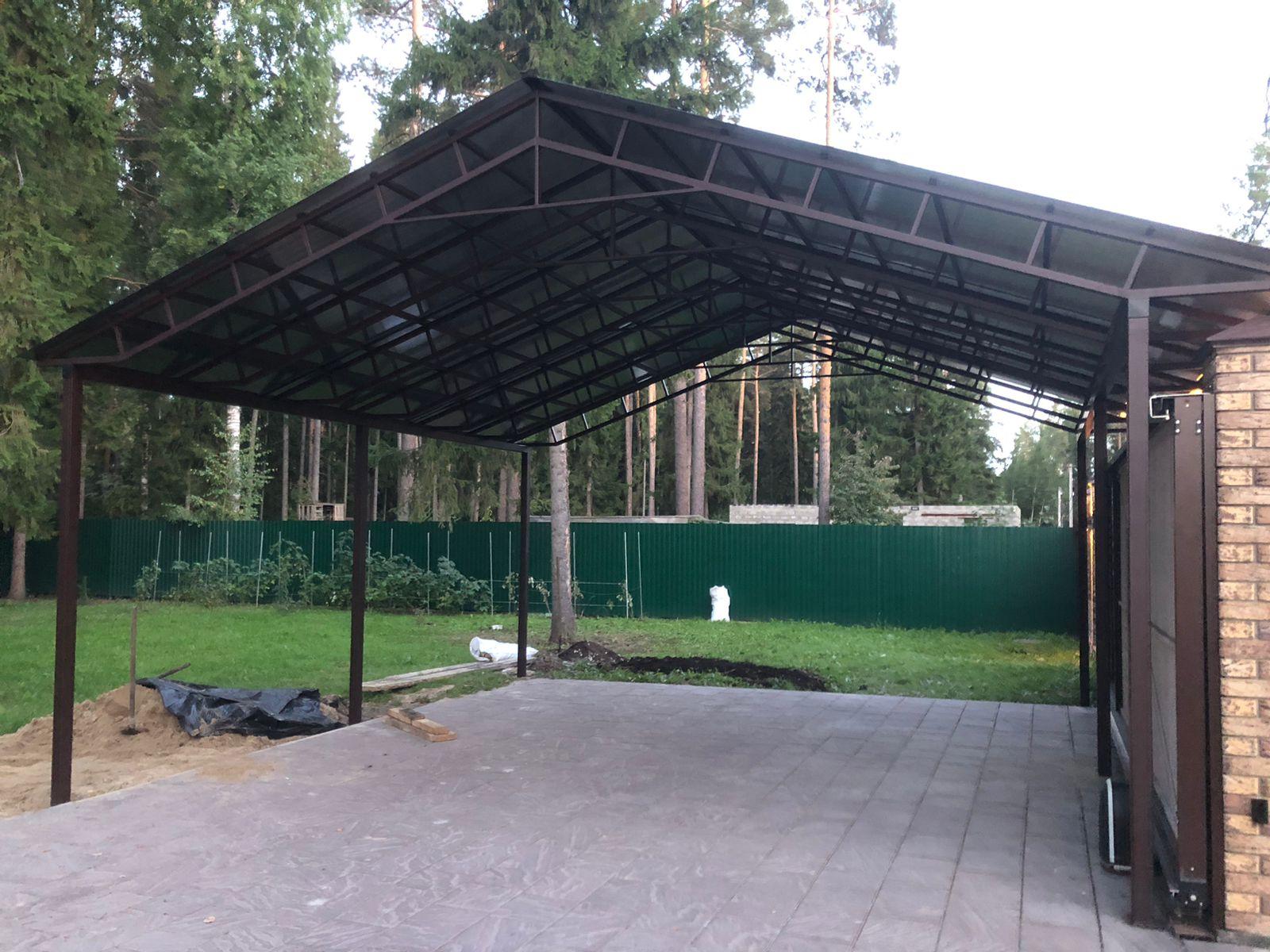 двускатный навес с индивидуальной кованой лицевой частью,покрытие поликарбонат кованый двускатный навес с поликарбонатом на заказ в тюмени