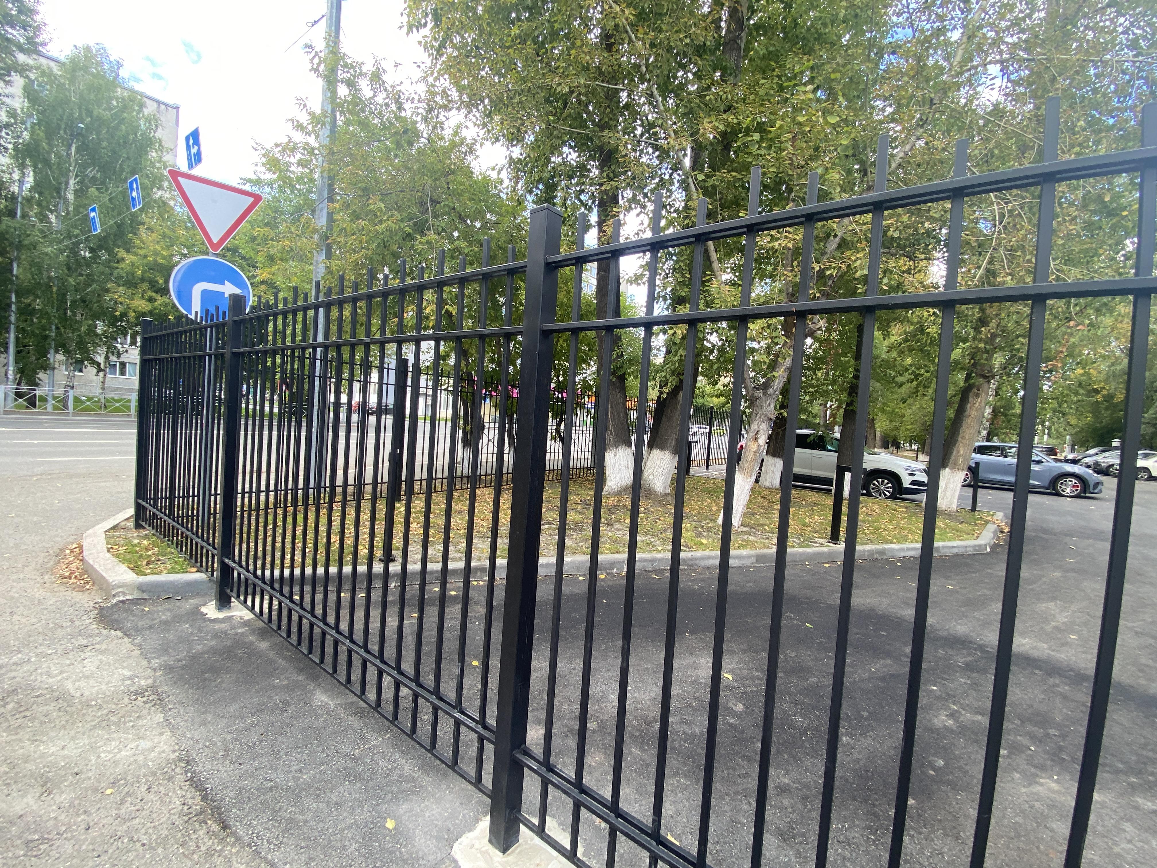 сварные металлические ограждения для спортивной площадки в тюмени на заказ