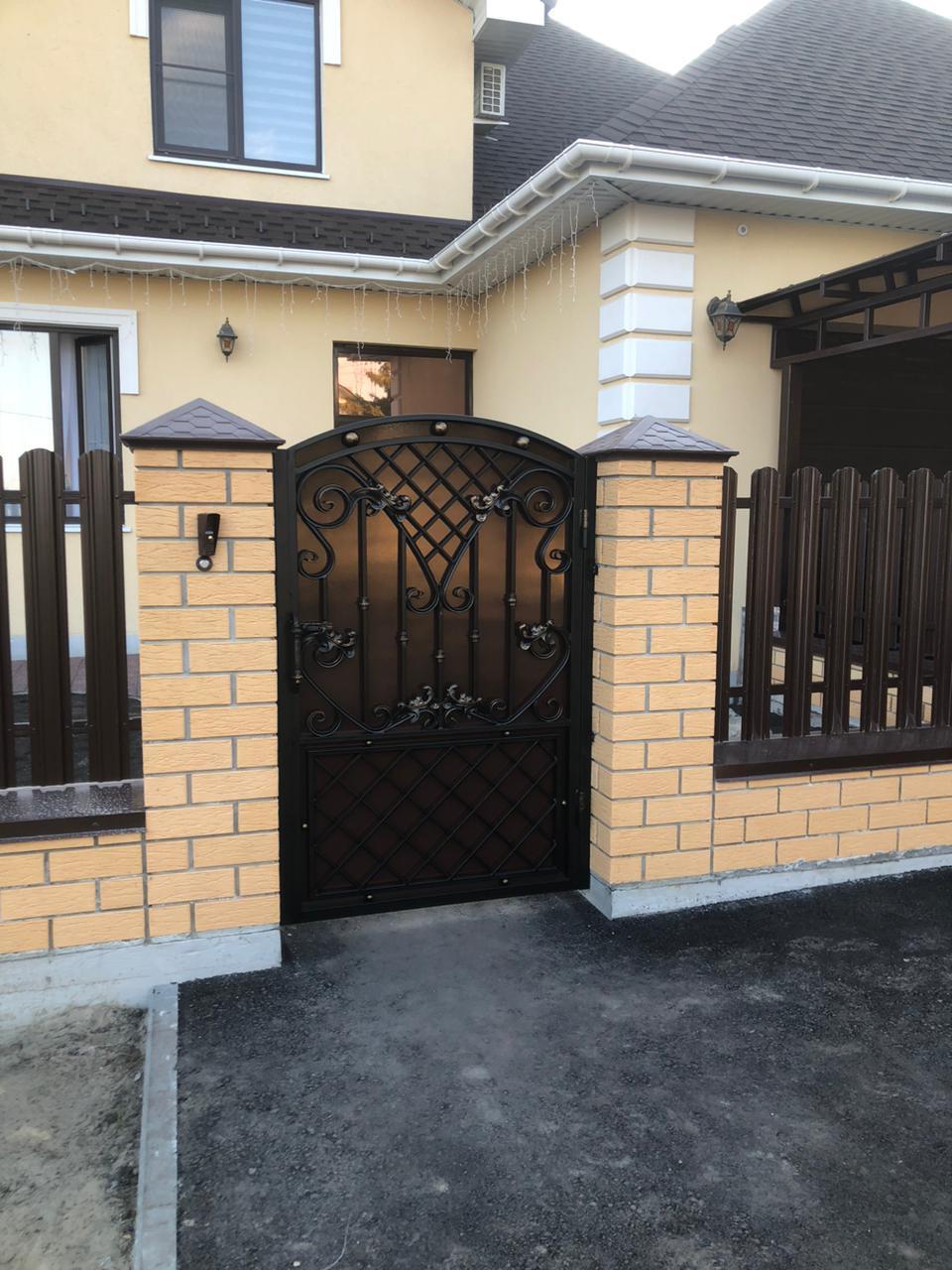 Кованые калитки в Тюмени на заказ по индивидуальным эскизам и размерам