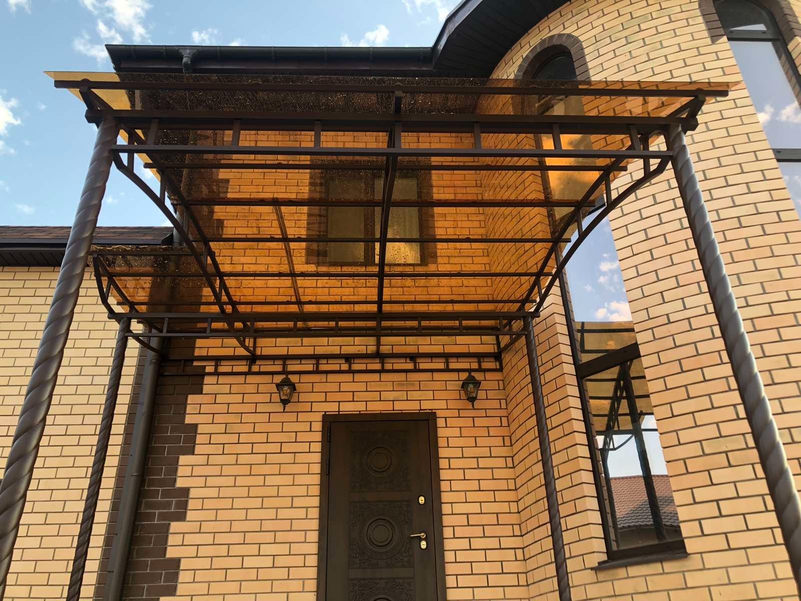 Двускатный автомобильный навес из металла на заказ в Тюмени