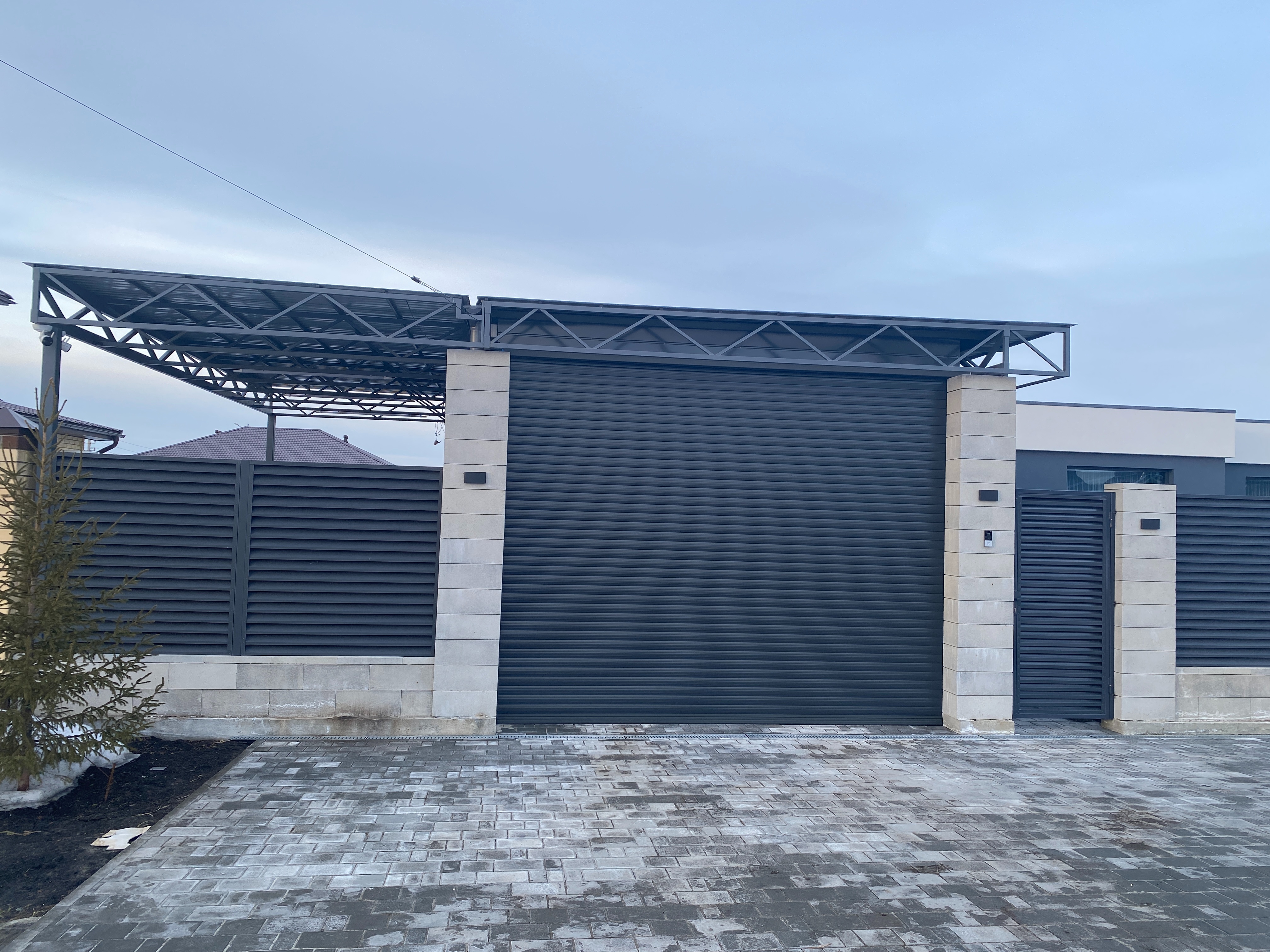 Автомобильный навес с профнастилом на заказ в Тюмени