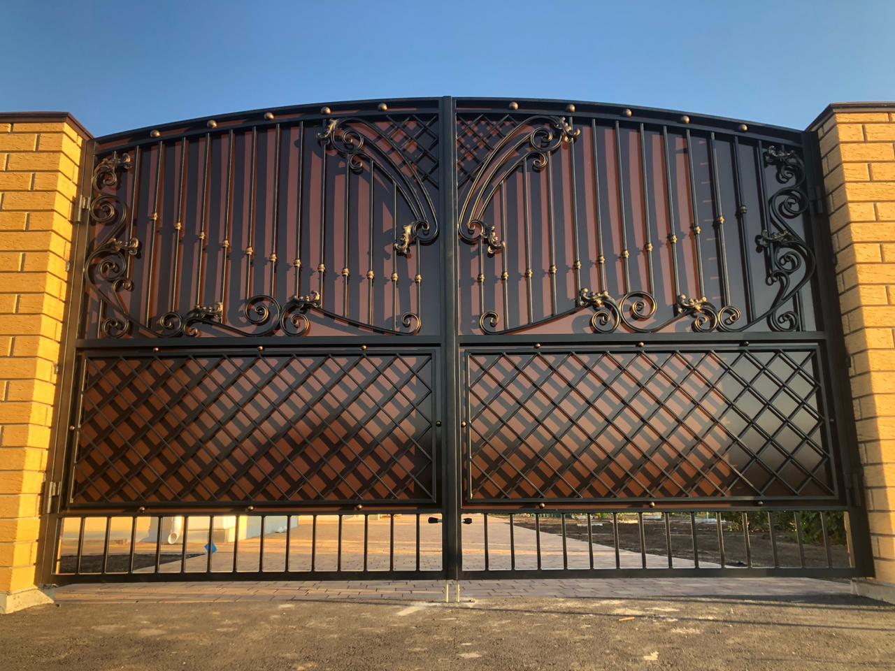 Кованые ворота в Тюмени на заказ