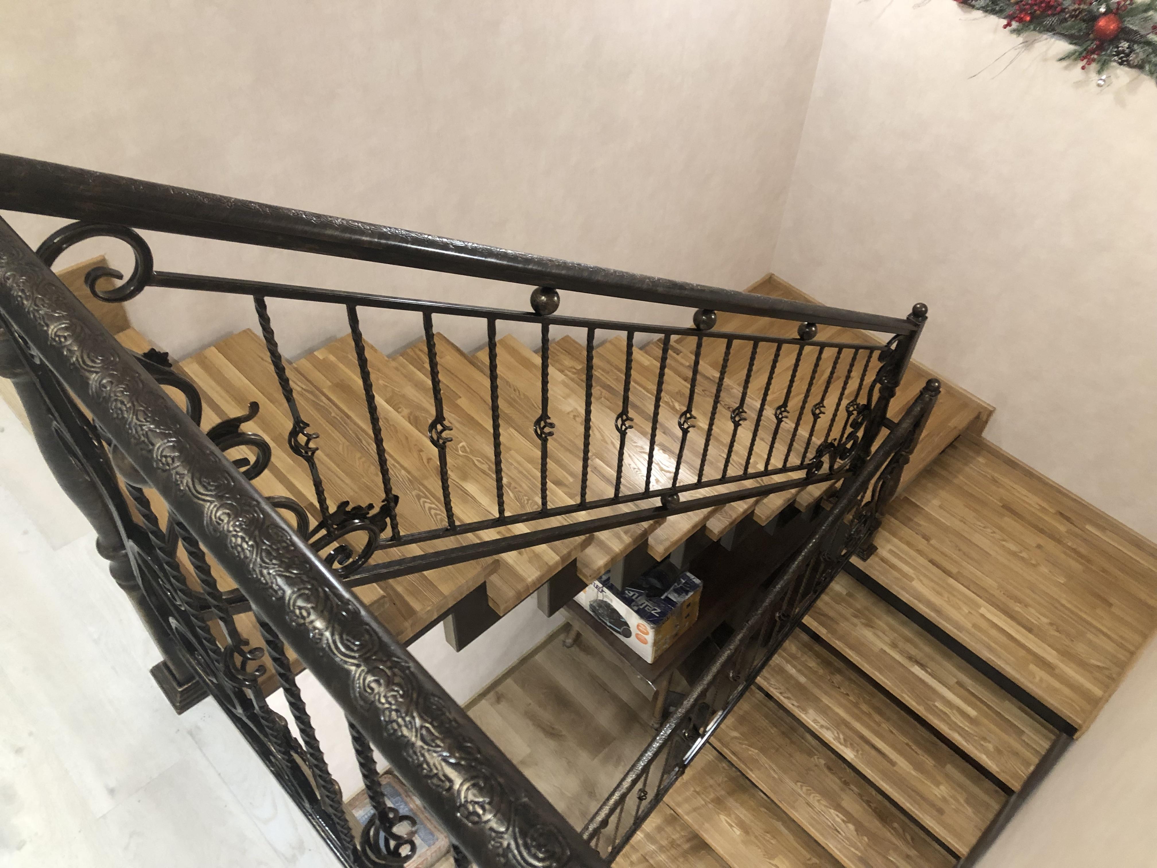 кованые перила и лестничные огражденияна заказ в тюмени  