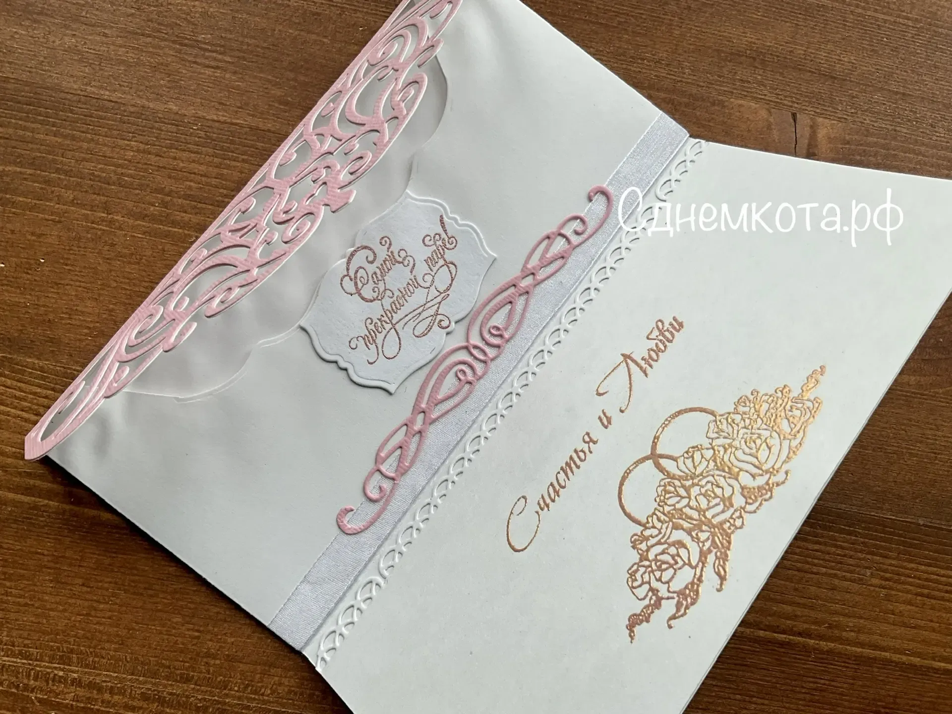 Клумба из бетона классическая