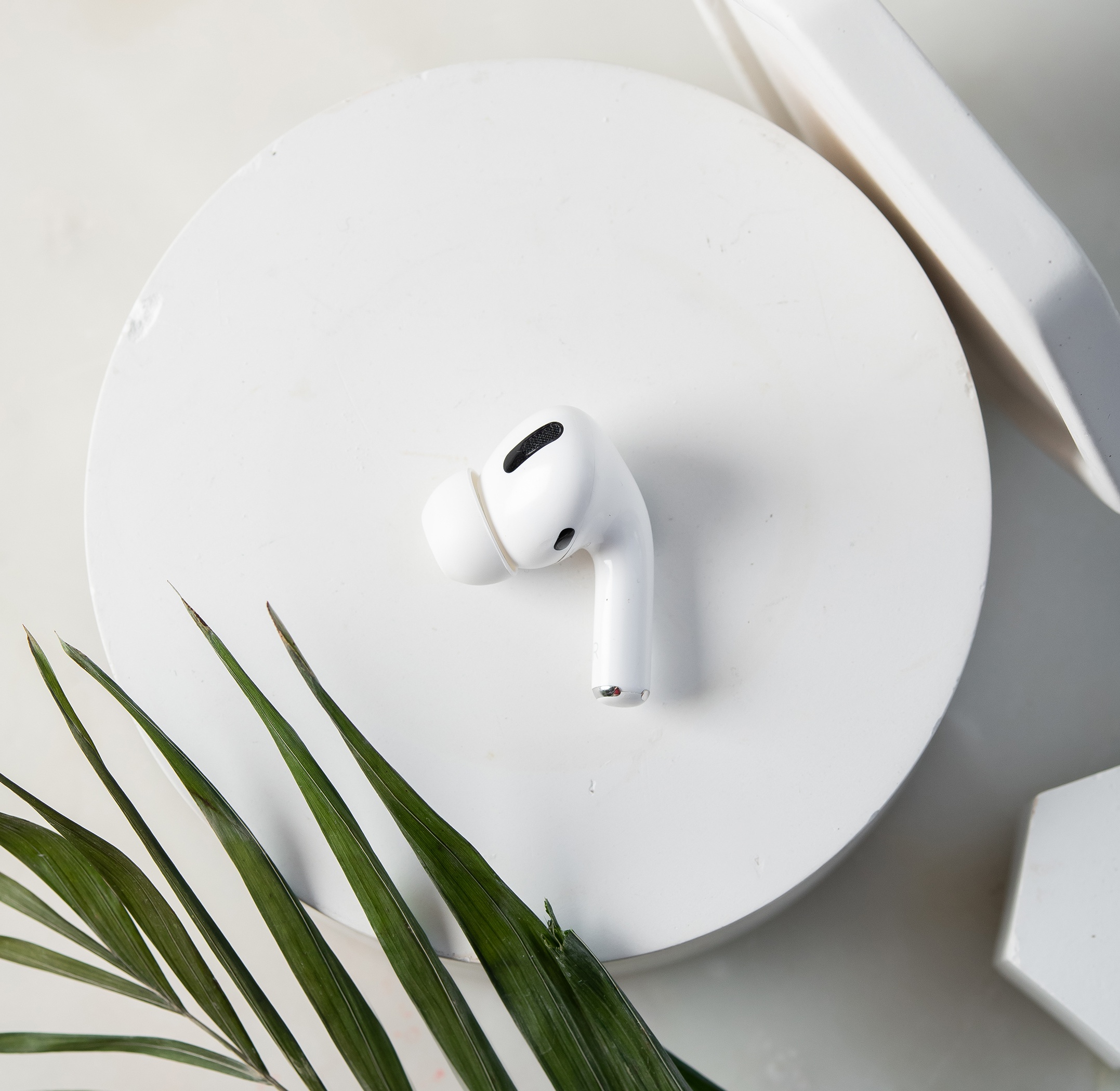 Оригинальный правый наушник AirPods Pro 1 , модель A2083 c гарантией 1 год