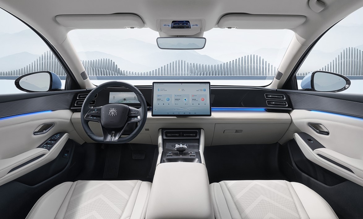 Белый салон BYD Qin L DM-i