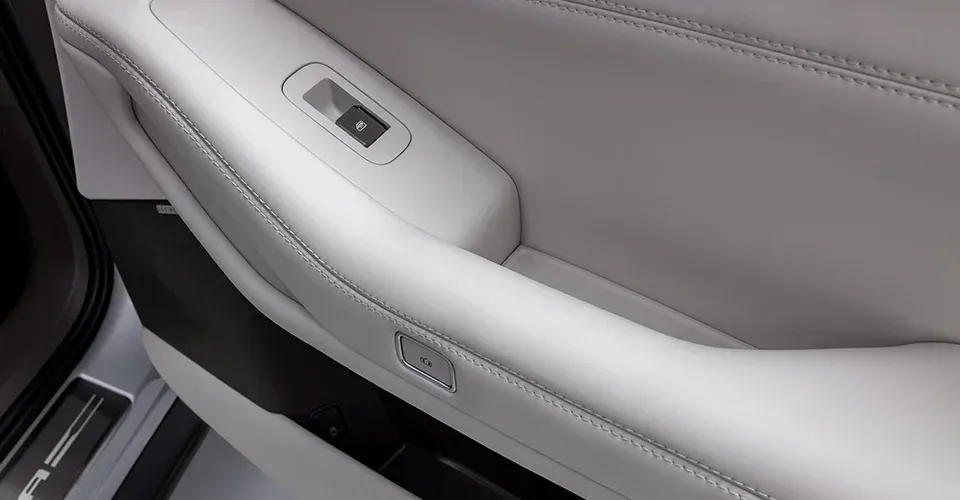 Denza Z9 вид салона задние сиденья