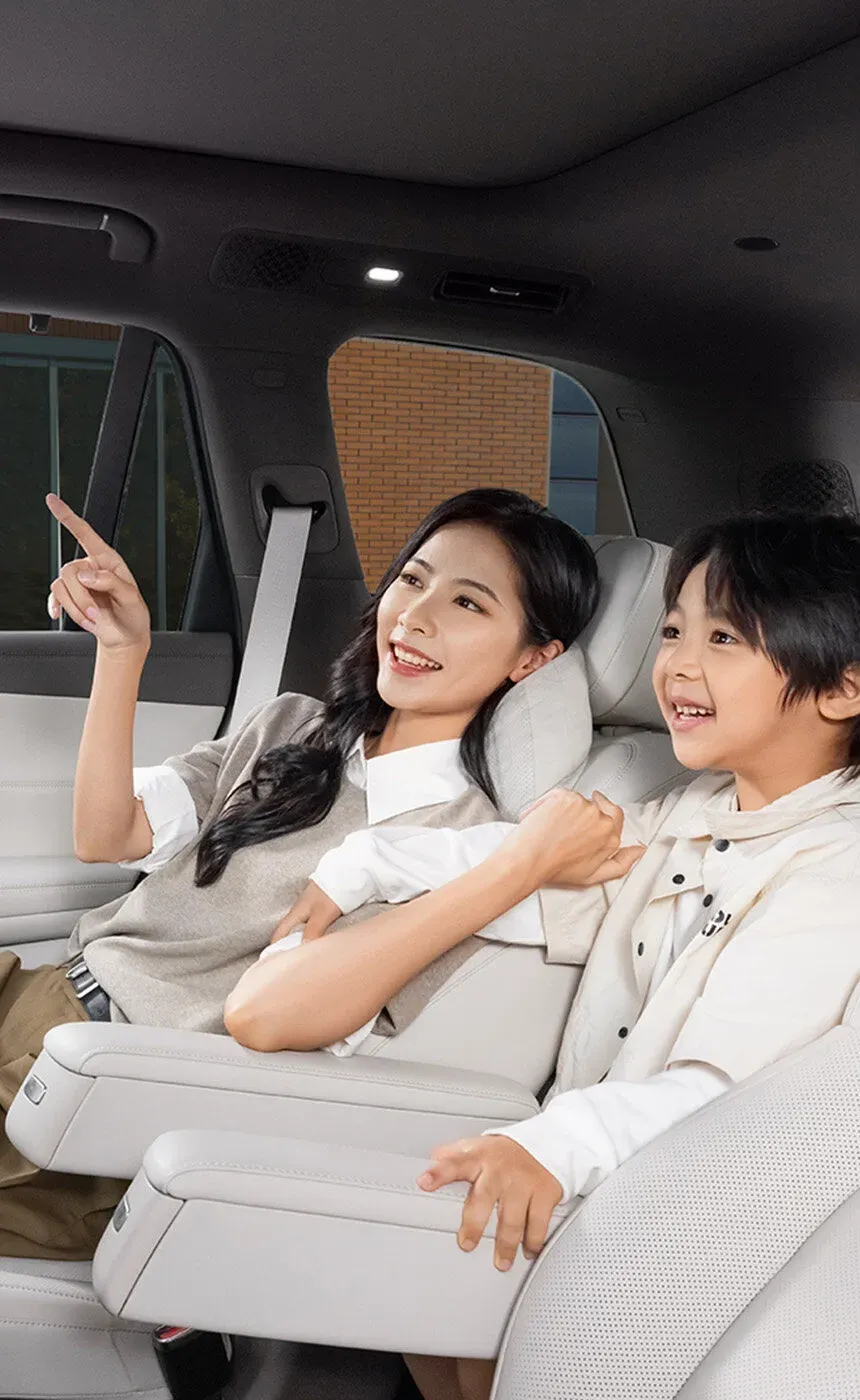 Xiami SU7 Ultra передние сиденья