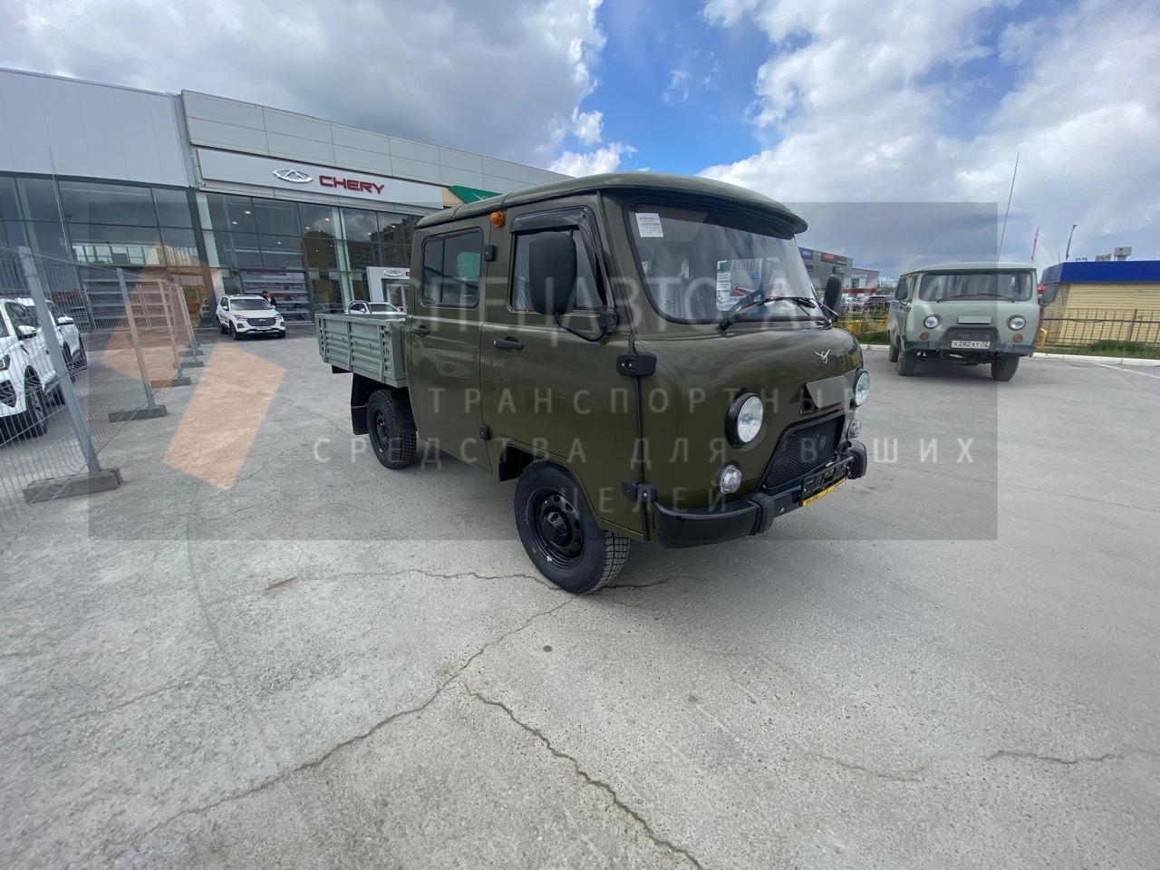 УАЗ 390945 БОРТОВОЙ ФЕРМЕР , правый борт вид спереди
