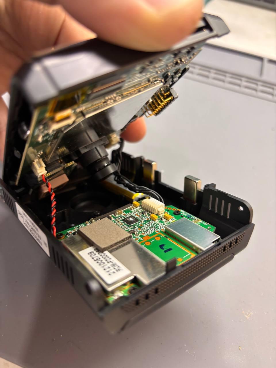 Замена аккумулятора на видеорегистраторе  Fujida