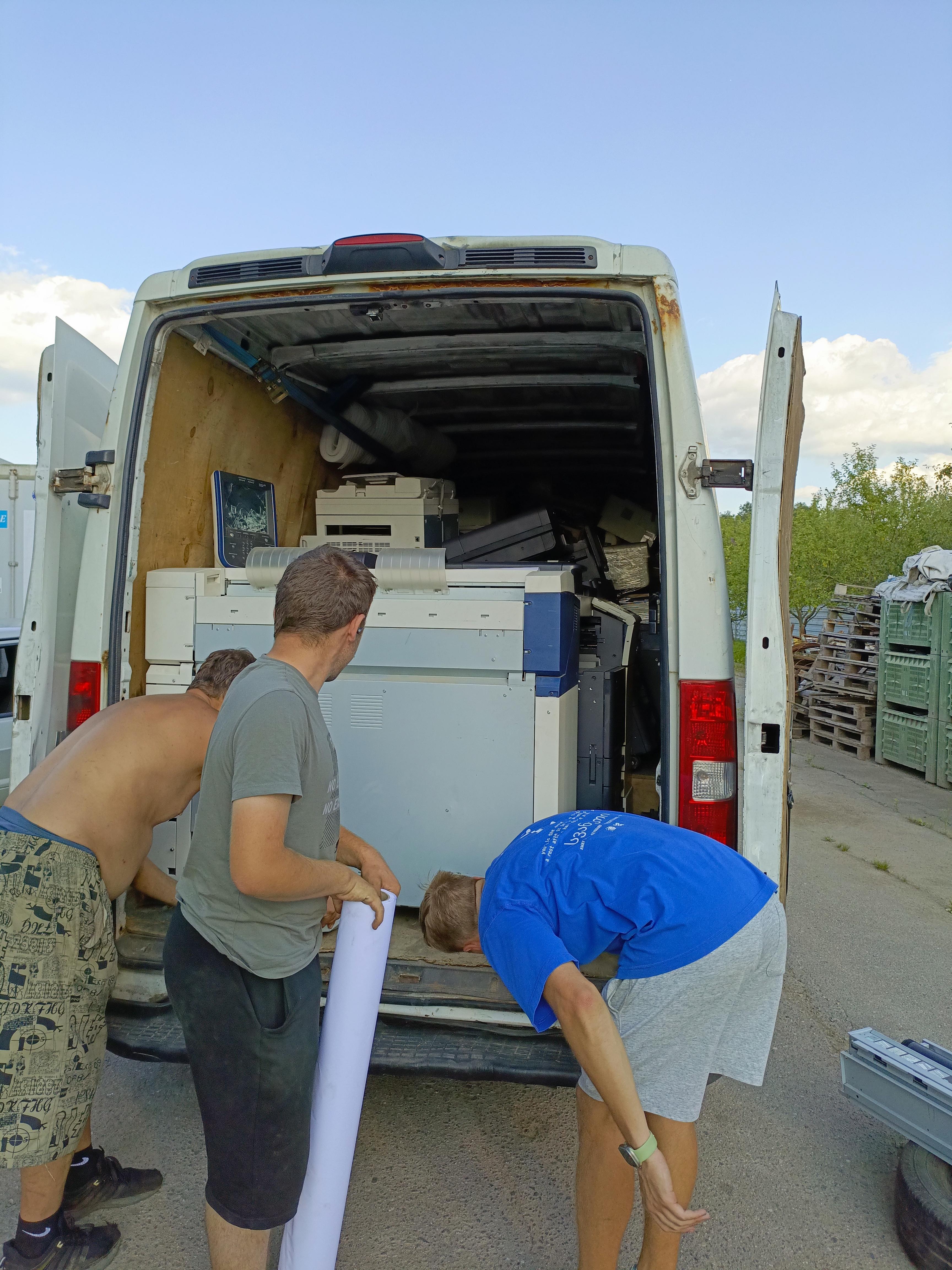 Заказать грузовое такси в Москве с грузчиками