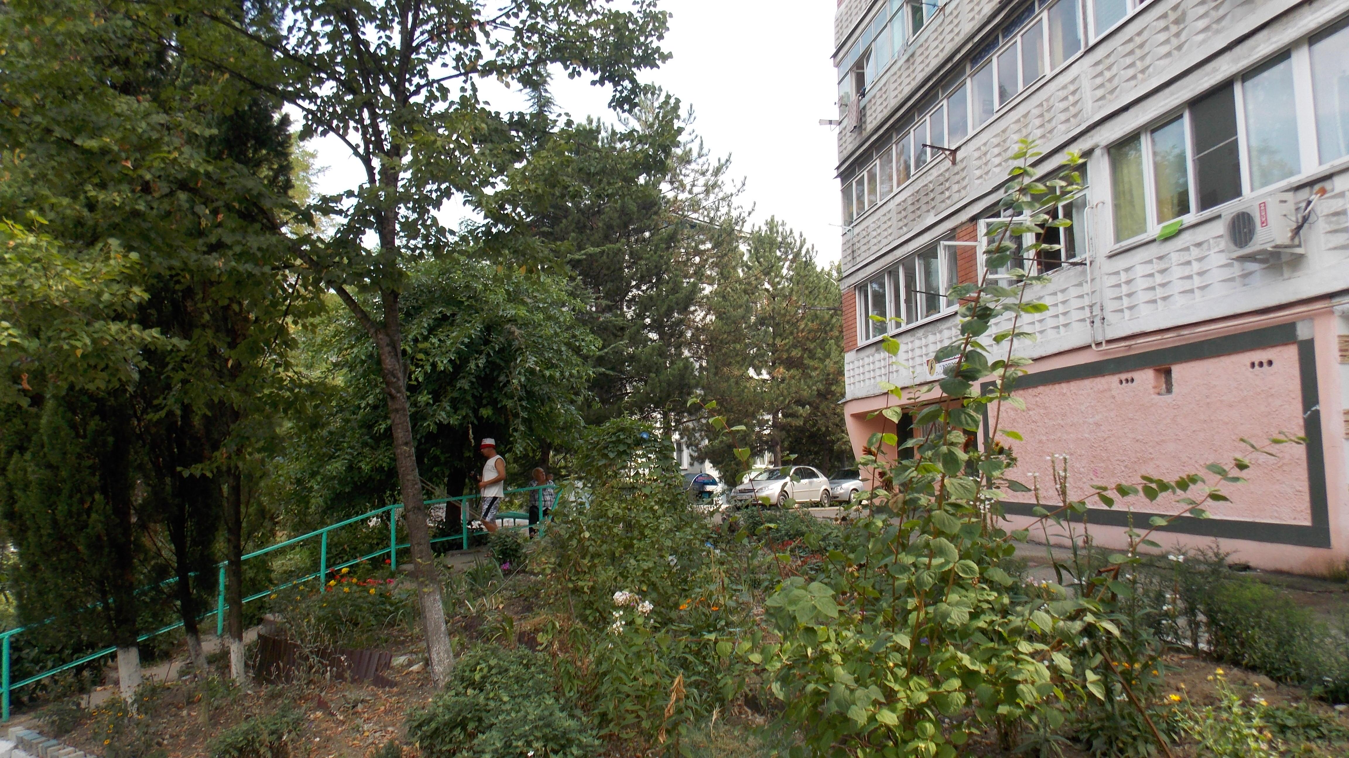 Дворики по улице Ленинградская
