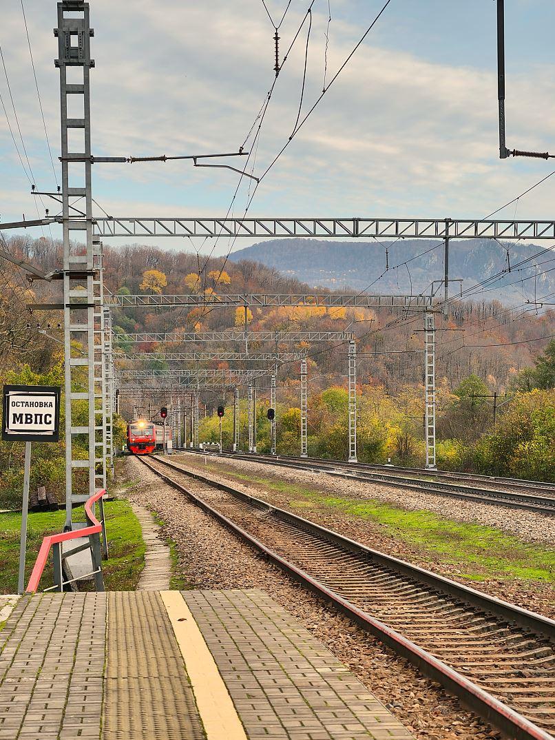 Разъезд Чилипси, прибывает электричка Туапсе - Горячий Ключ