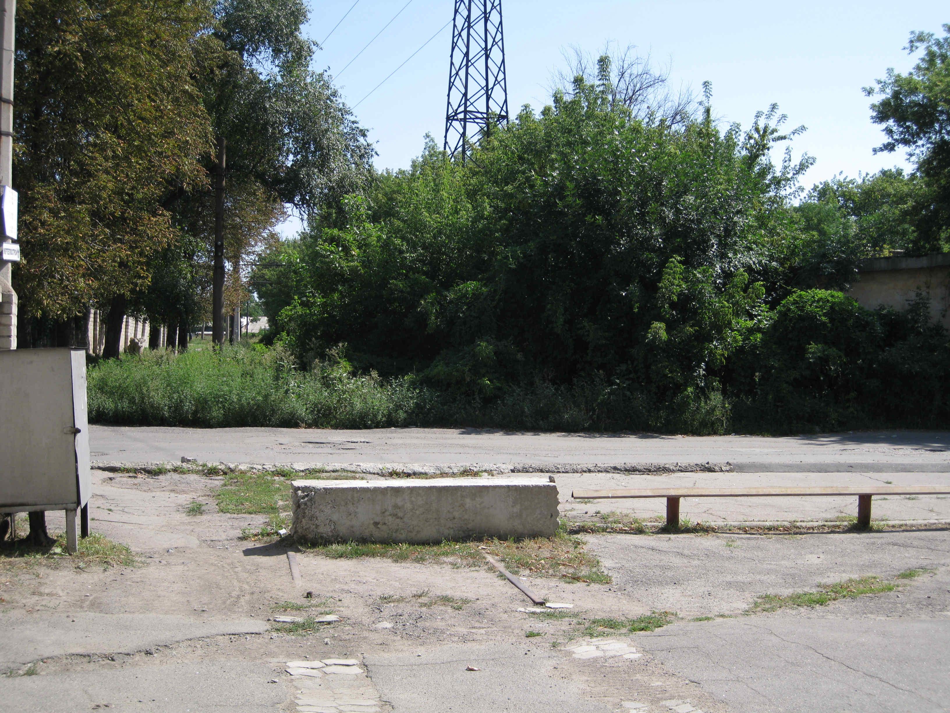 Август 2010, остатки рельс трамвайного пути