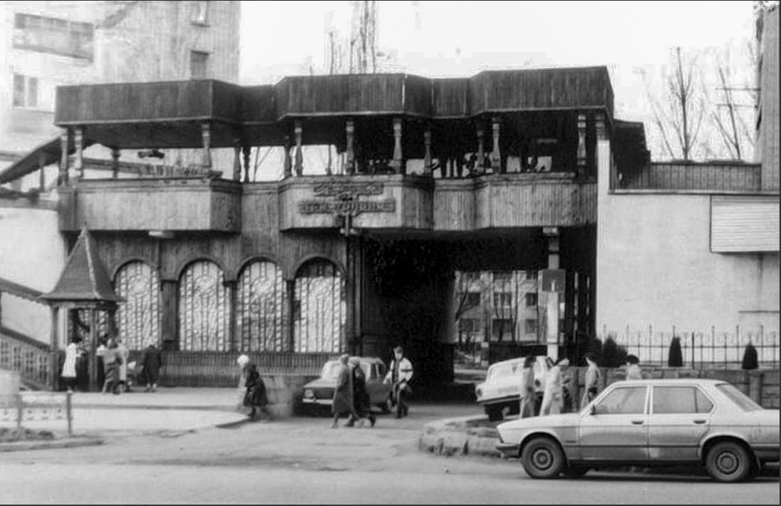 Кафе "Три тополя" ул. Тургенева, 1991 год