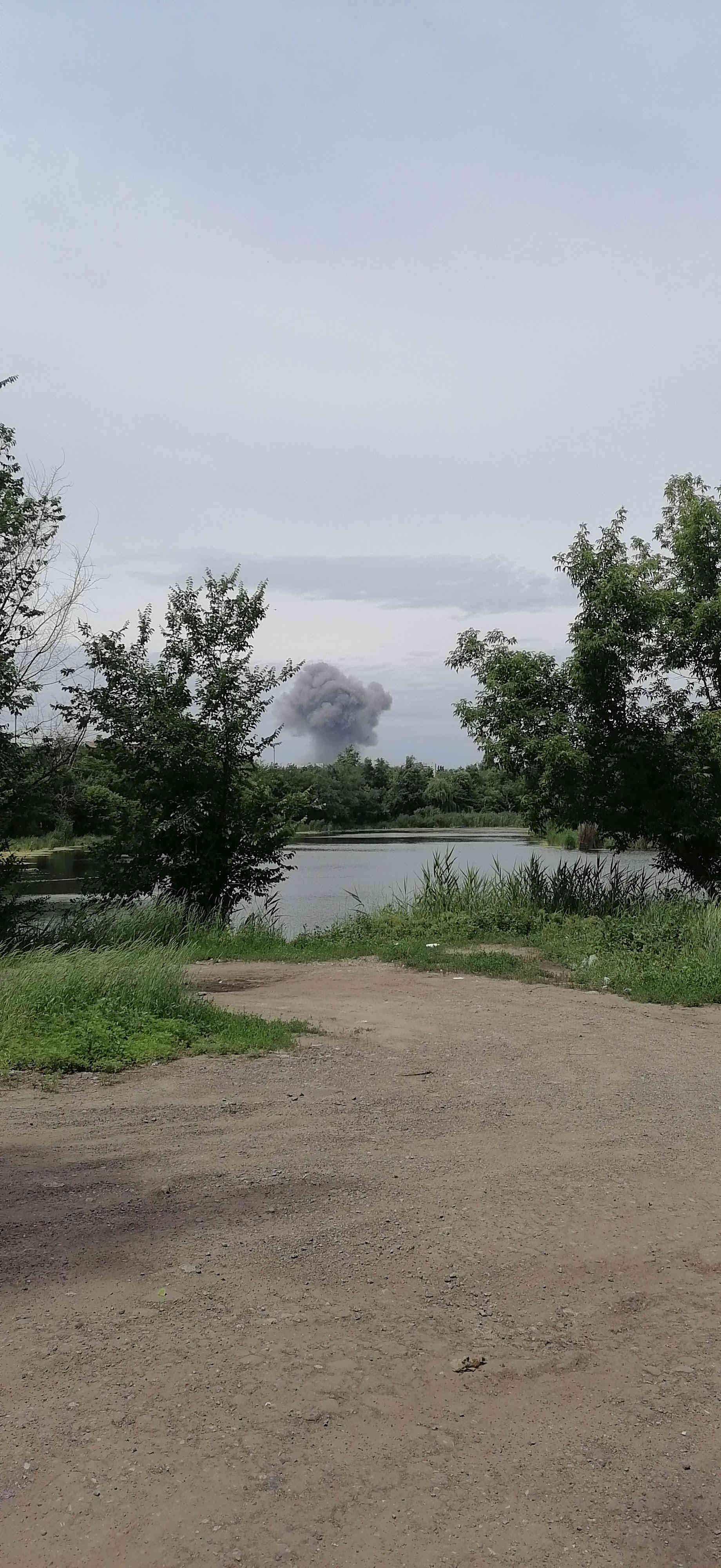 Донецкий летний пейзаж, Ветковский ставок, вид в сторону ЖД вокзала