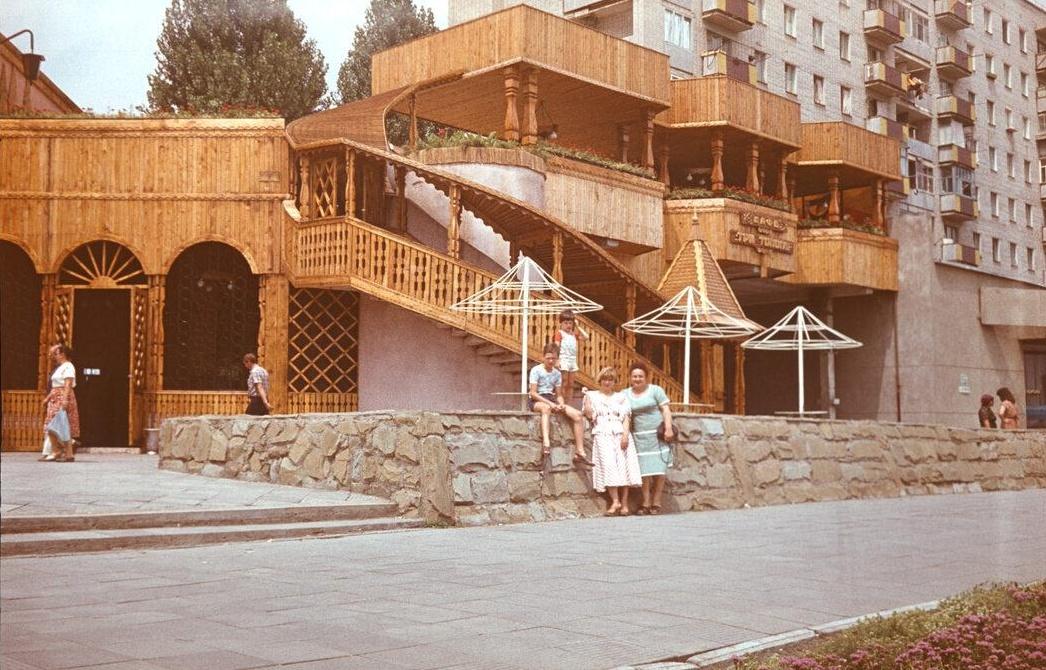 Вид на кафе "Три тополя" 1986 год by Leo_Chandr