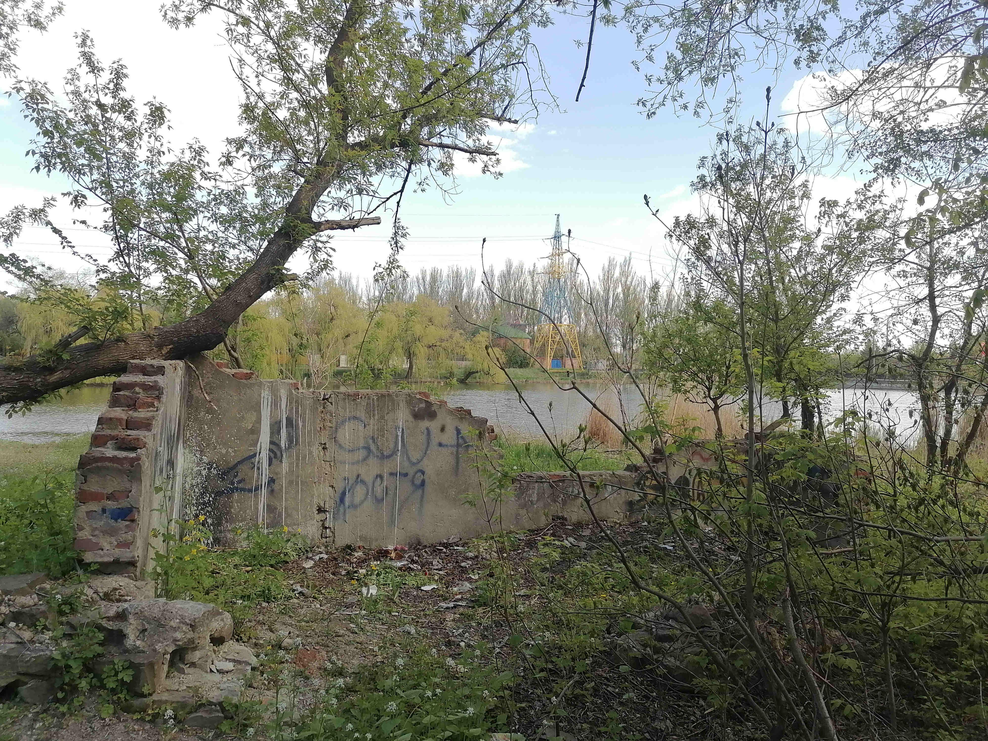 Развалины старой паровозной водокачки на Ветковском ставке