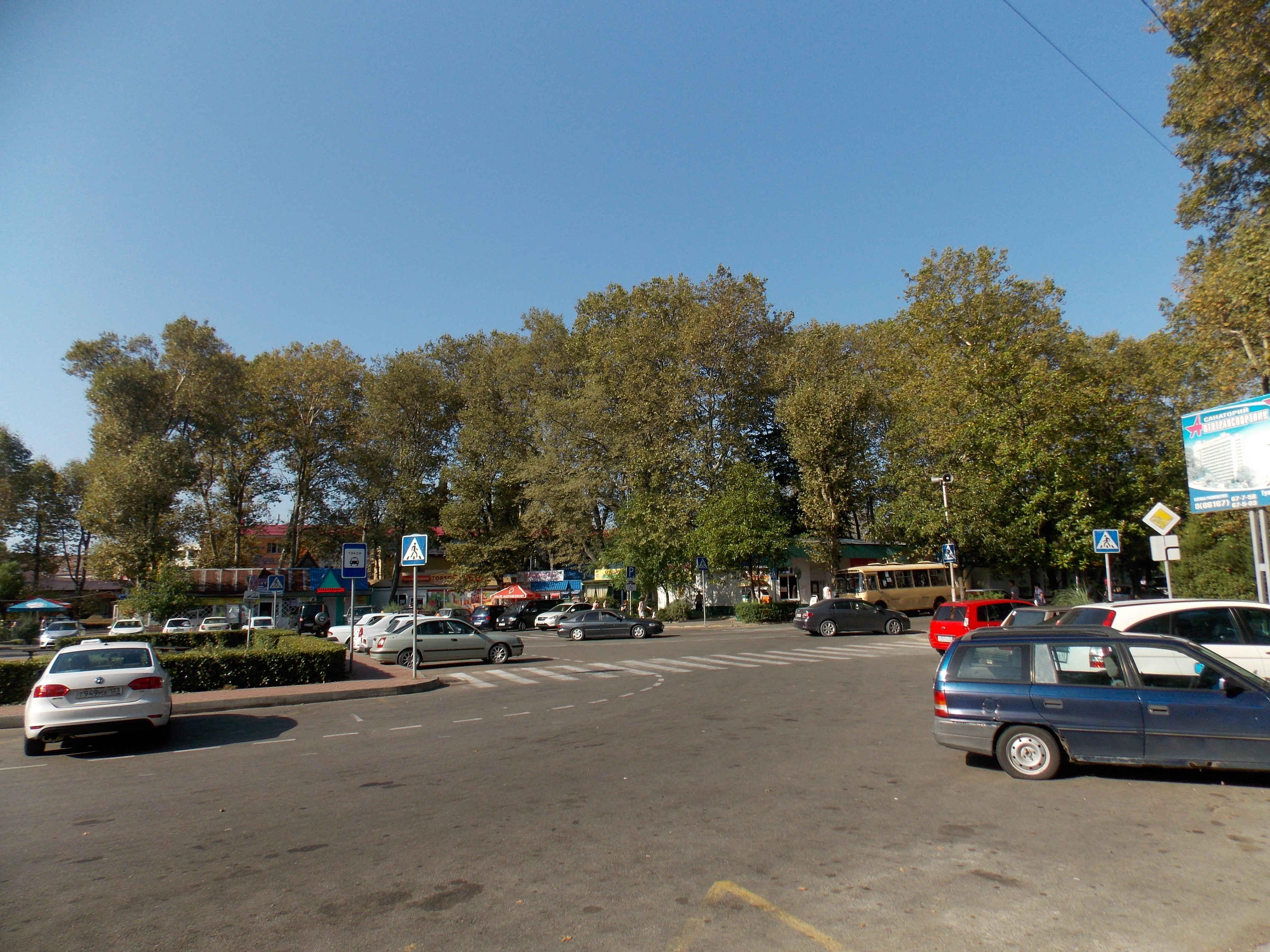 На привокзальной площади Туапсе