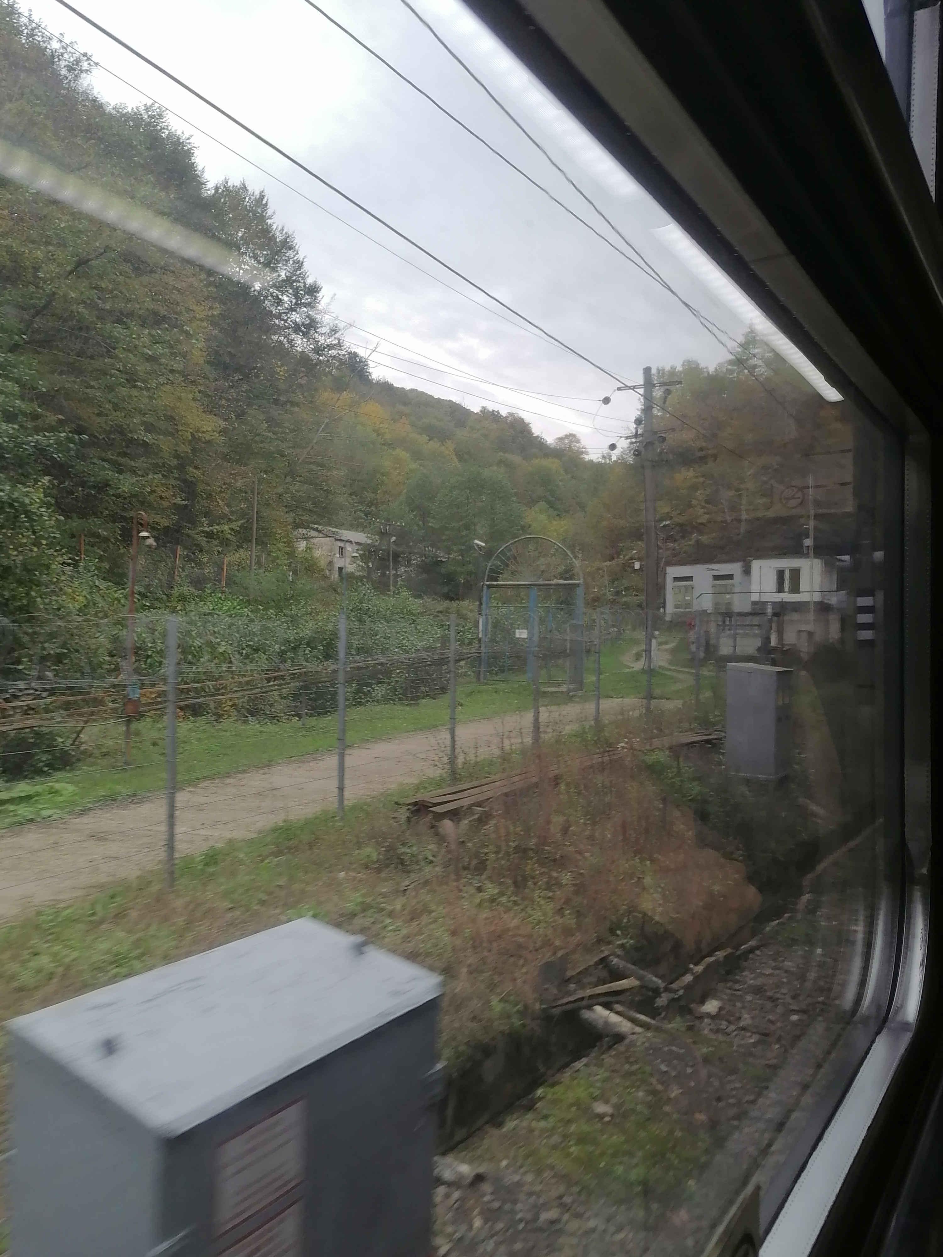 Охранно-защитные сооружения у портала тоннеля, тоннель охраняемый