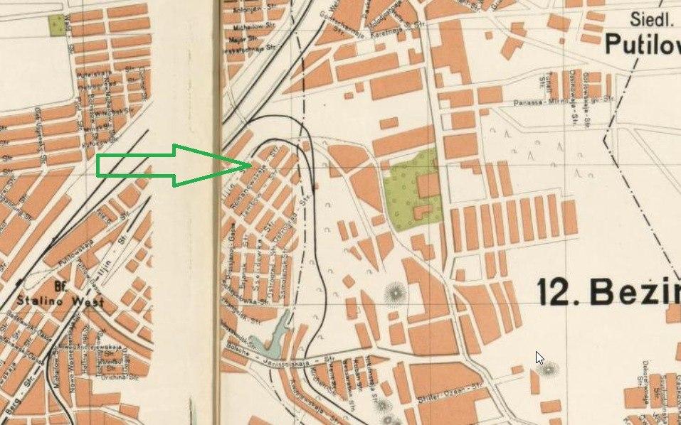 На старой немецкой карте видно тупиковое ответвление до улицы Коминтерна, разобран в 1950-е годы