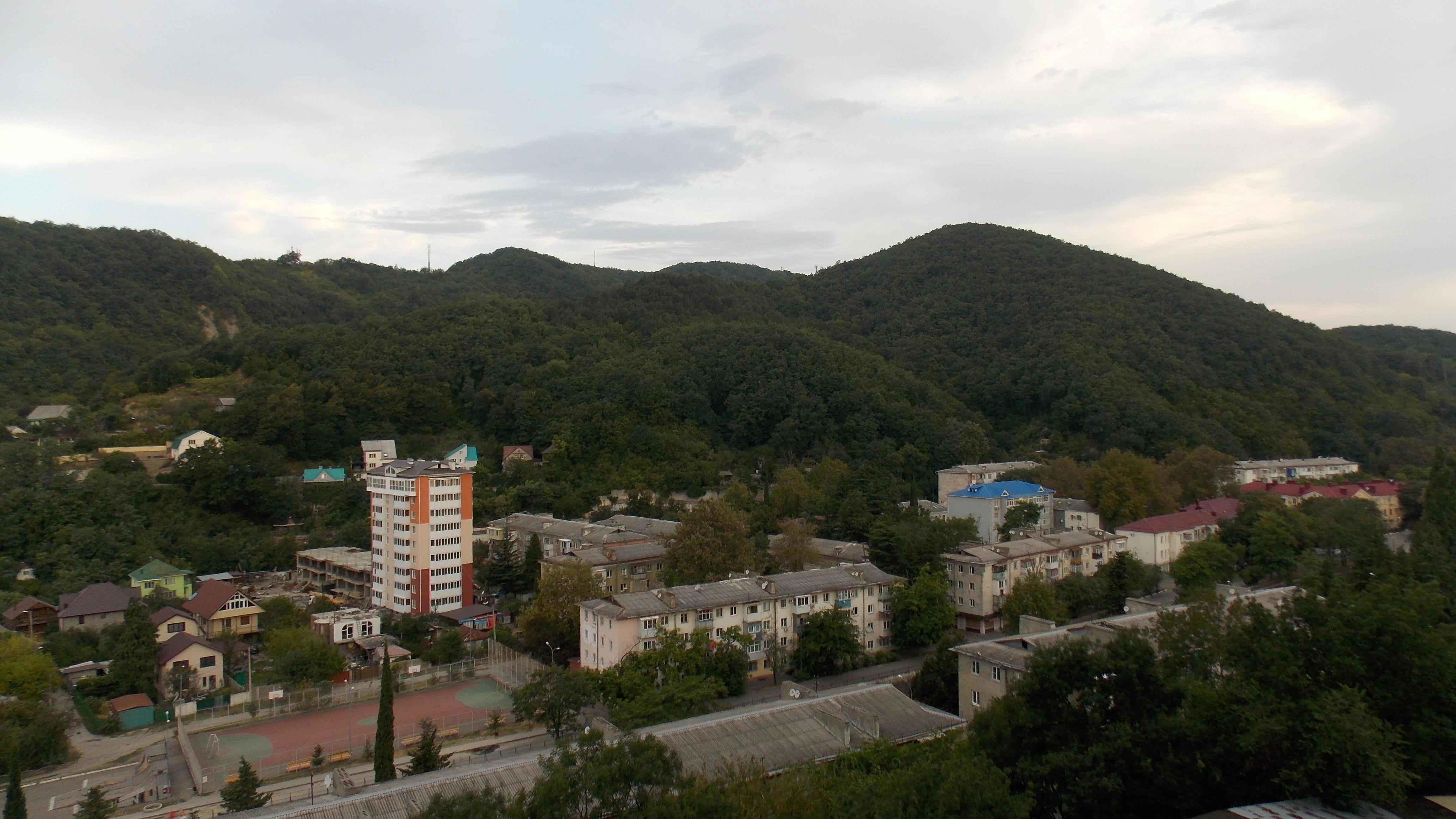 Утренняя улица Фрунзе и гора Паук