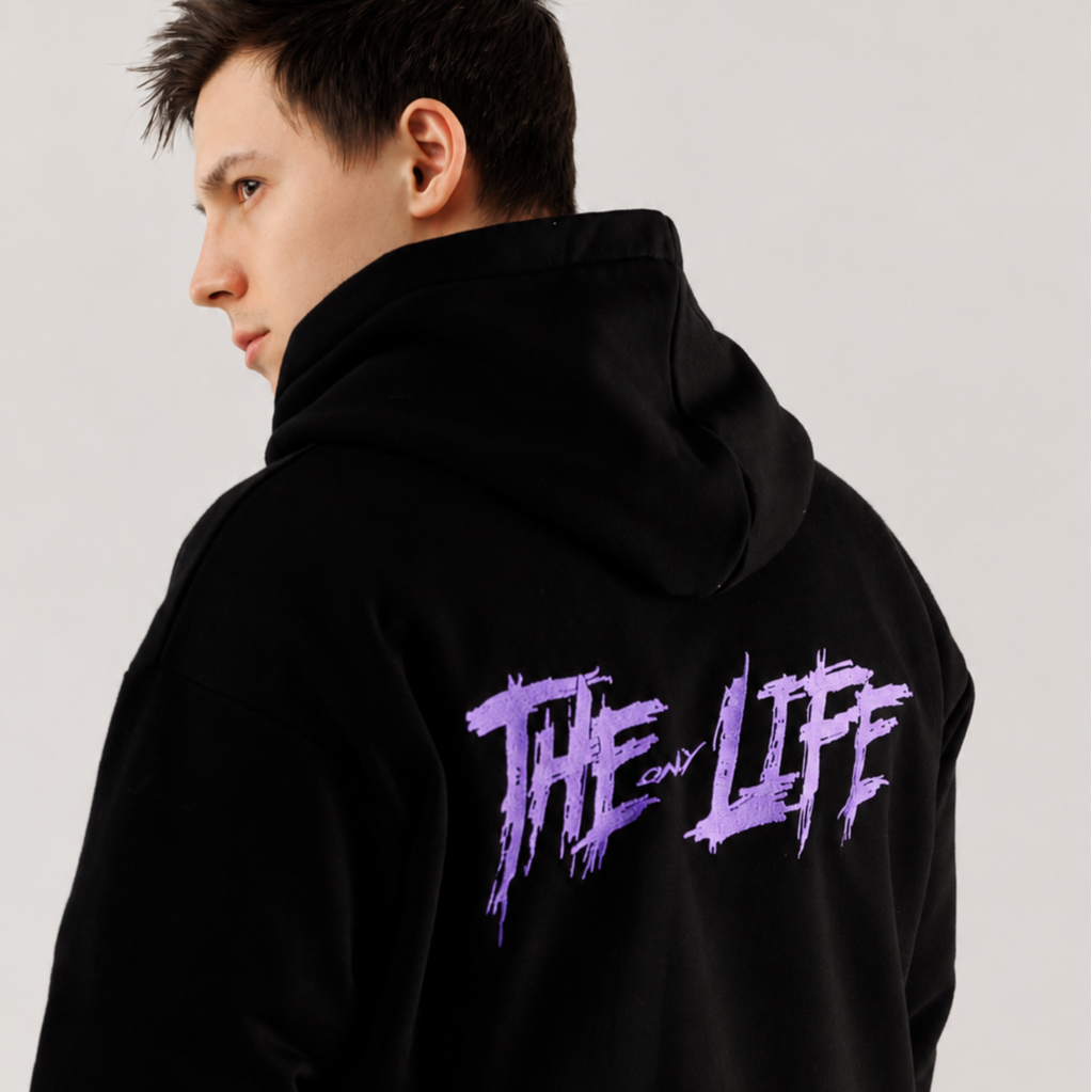 Чёрное худи THE ONLY LIFE с фиолетовой вышивкой на модели