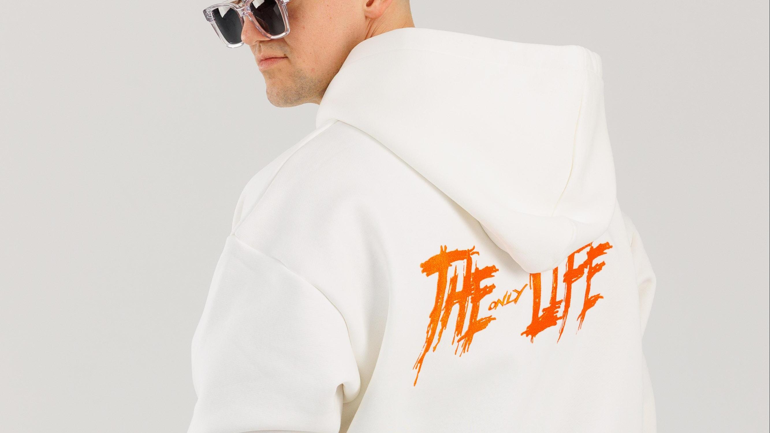 Чёрное худи THE ONLY LIFE с фиолетовой вышивкой