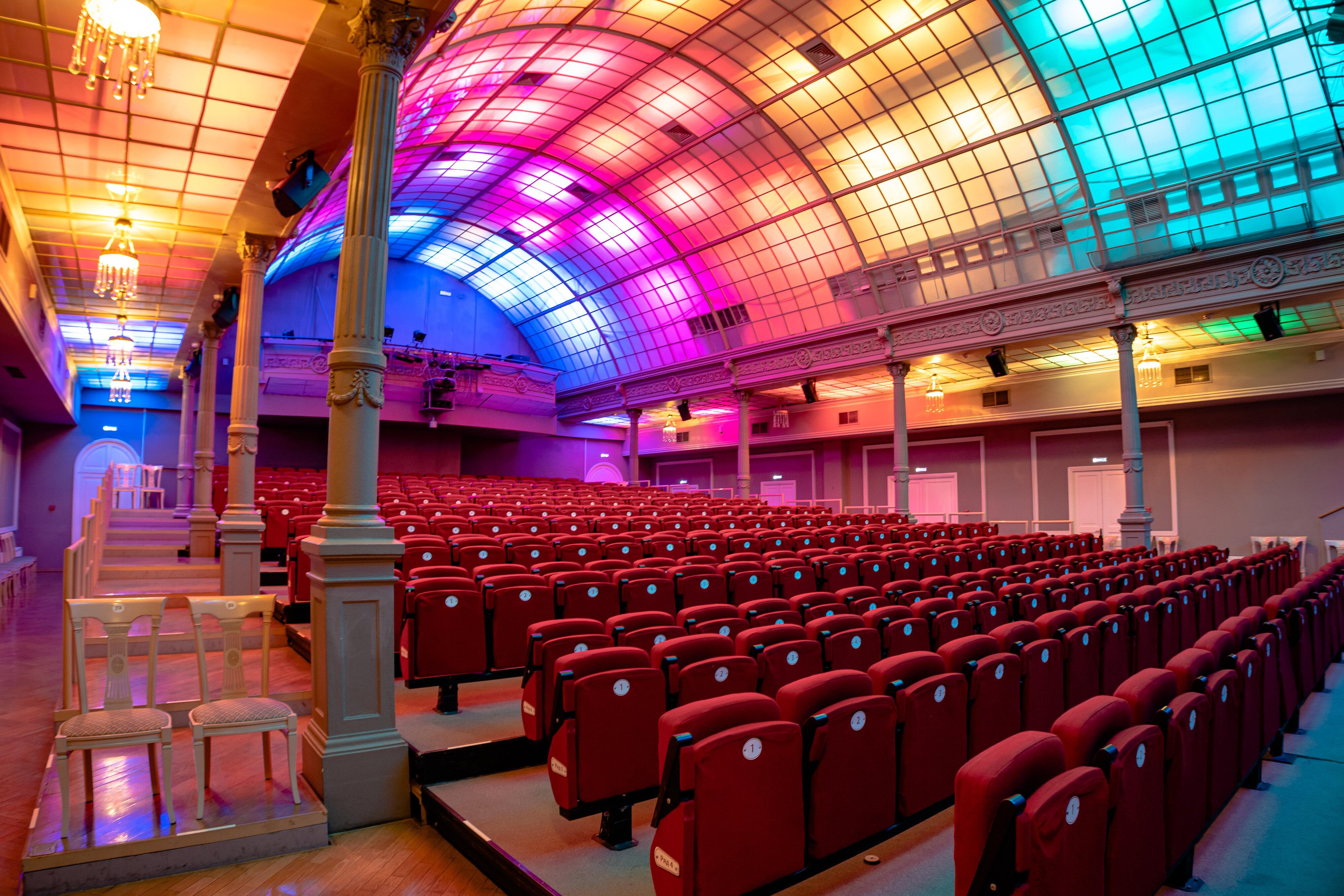 Театр Эстрады имени Аркадия Райкина в центре Петербурга